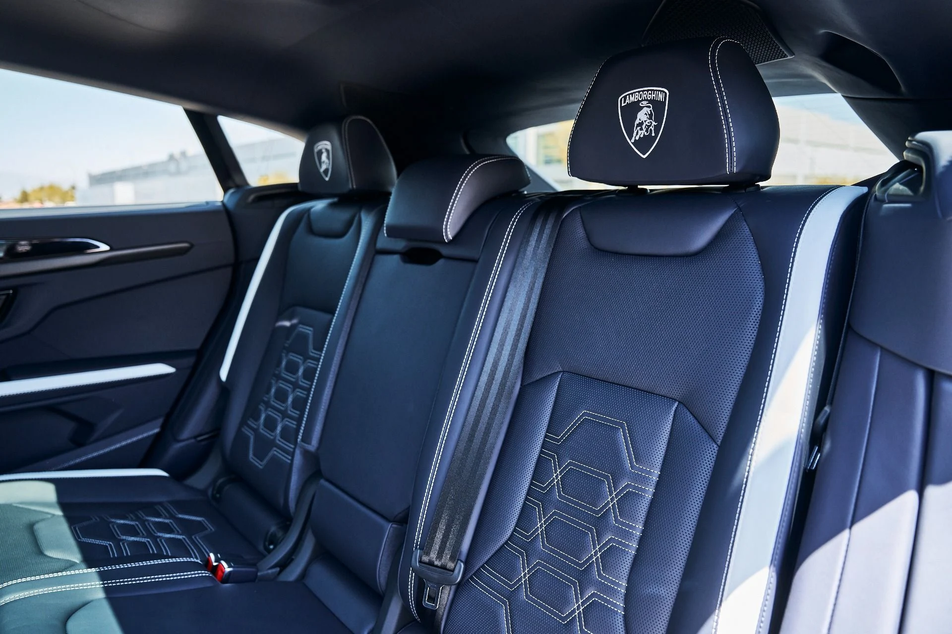 mph042_1955180437_Used_2025_Lamborghini_Urus_SE_1780417796_2d59079583