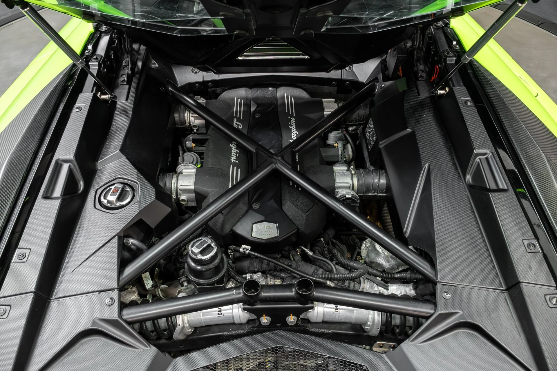 mph042_1960157255_Used_2015_Lamborghini_Aventador_1764723845_134345ebed