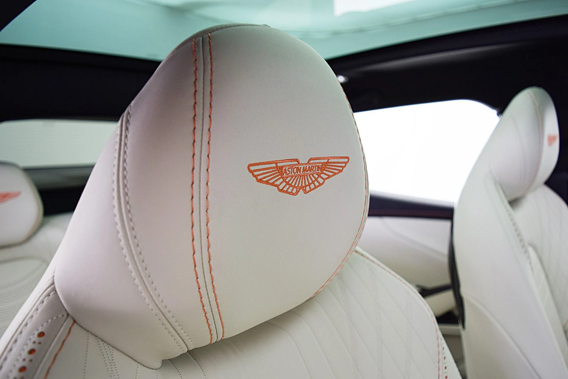 mph042_198314990_Used_2022_Aston_Martin_DBX_9d6d96ca3e