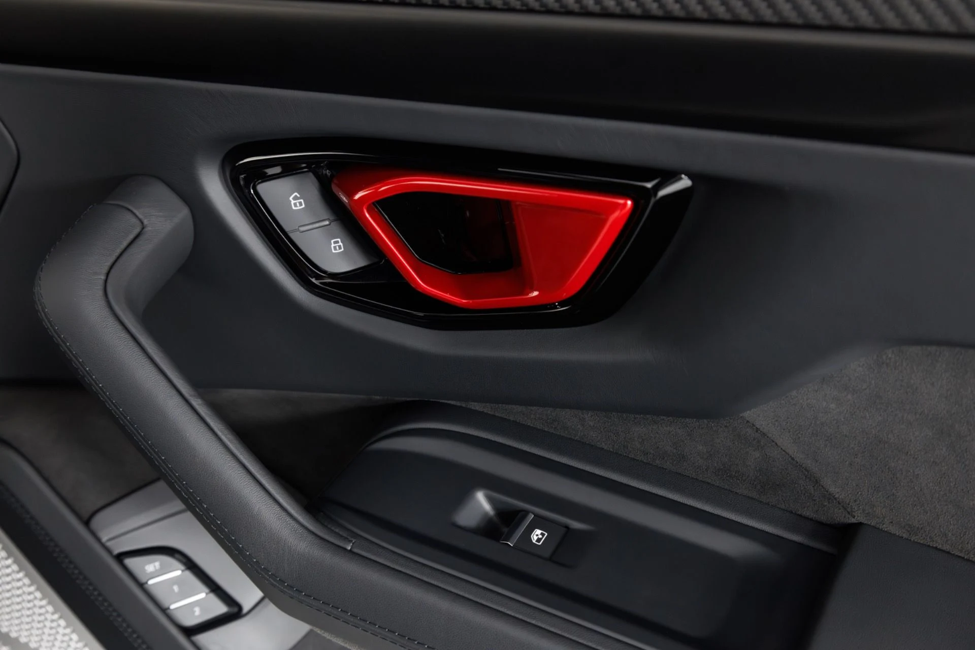 mph042_1983796844_Used_2025_Lamborghini_Urus_SE_1779304711_8b125a092c