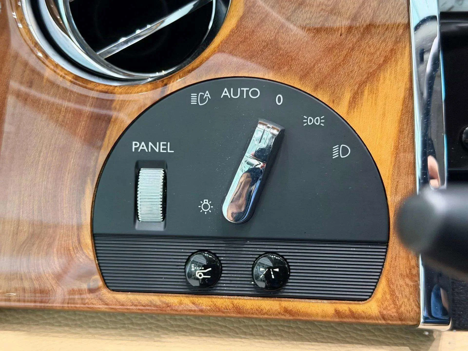 mph042_2000715879_7aed57cf8d2a4712922d38640887bc3a_551e4fbe93