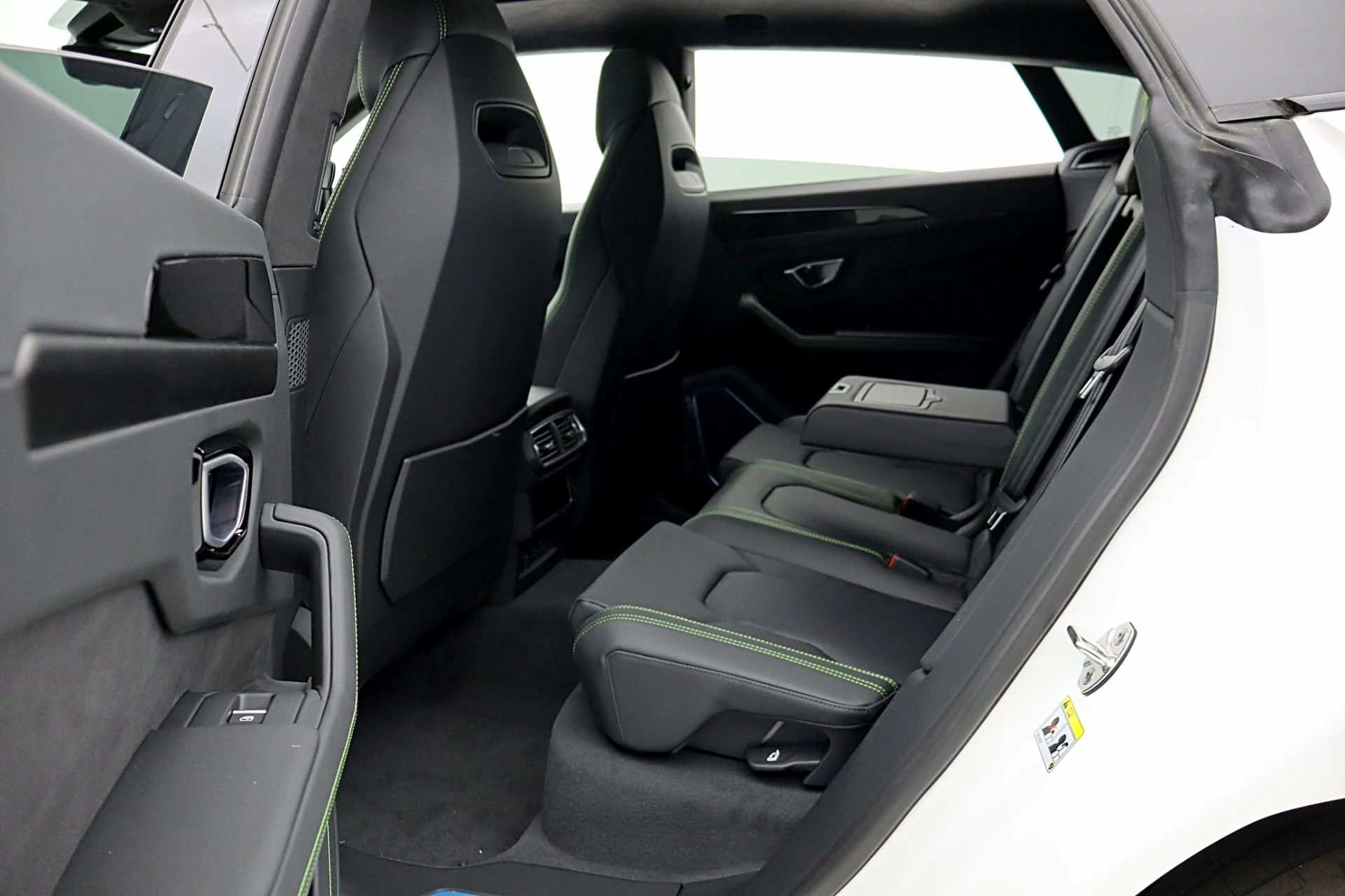 mph042_2007873788_New_2026_Lamborghini_Urus_SE_ebc684b977