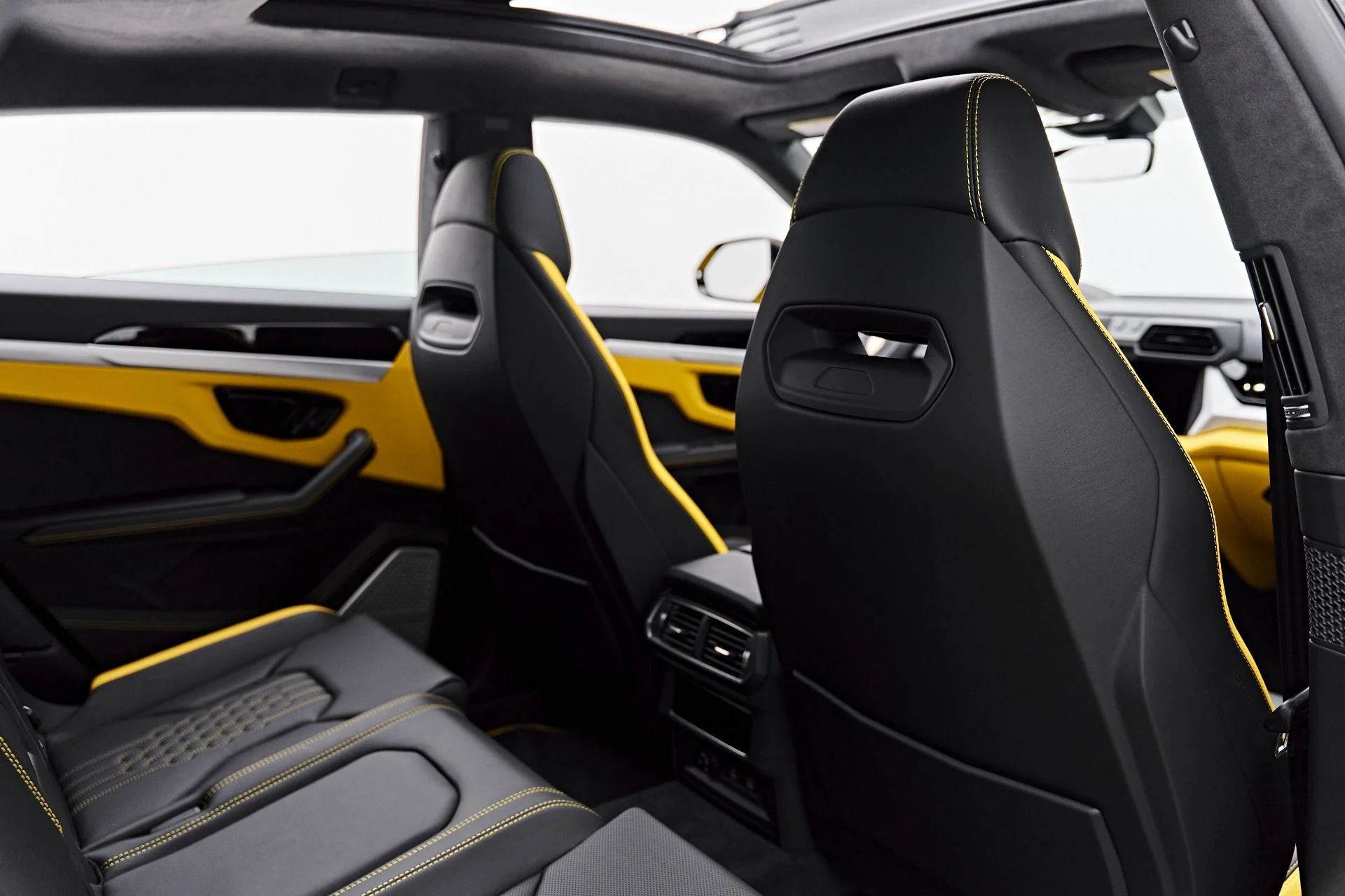 mph042_2008397825_Used_2025_Lamborghini_Urus_SE_1788049913_6d55da9928