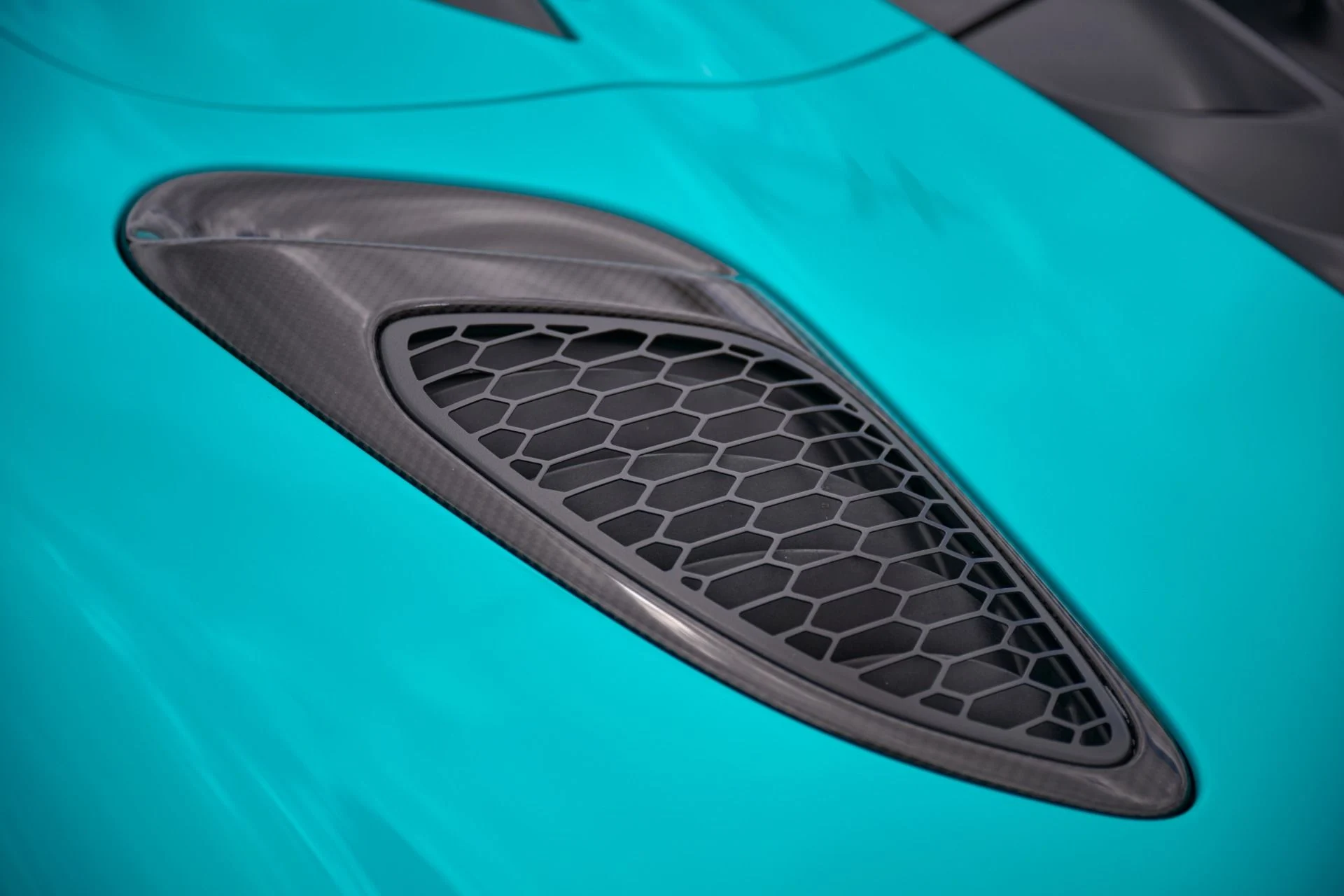 mph042_2014820693_Used_2025_Mc_Laren_Artura_Spider_1779138981_e58762eb17