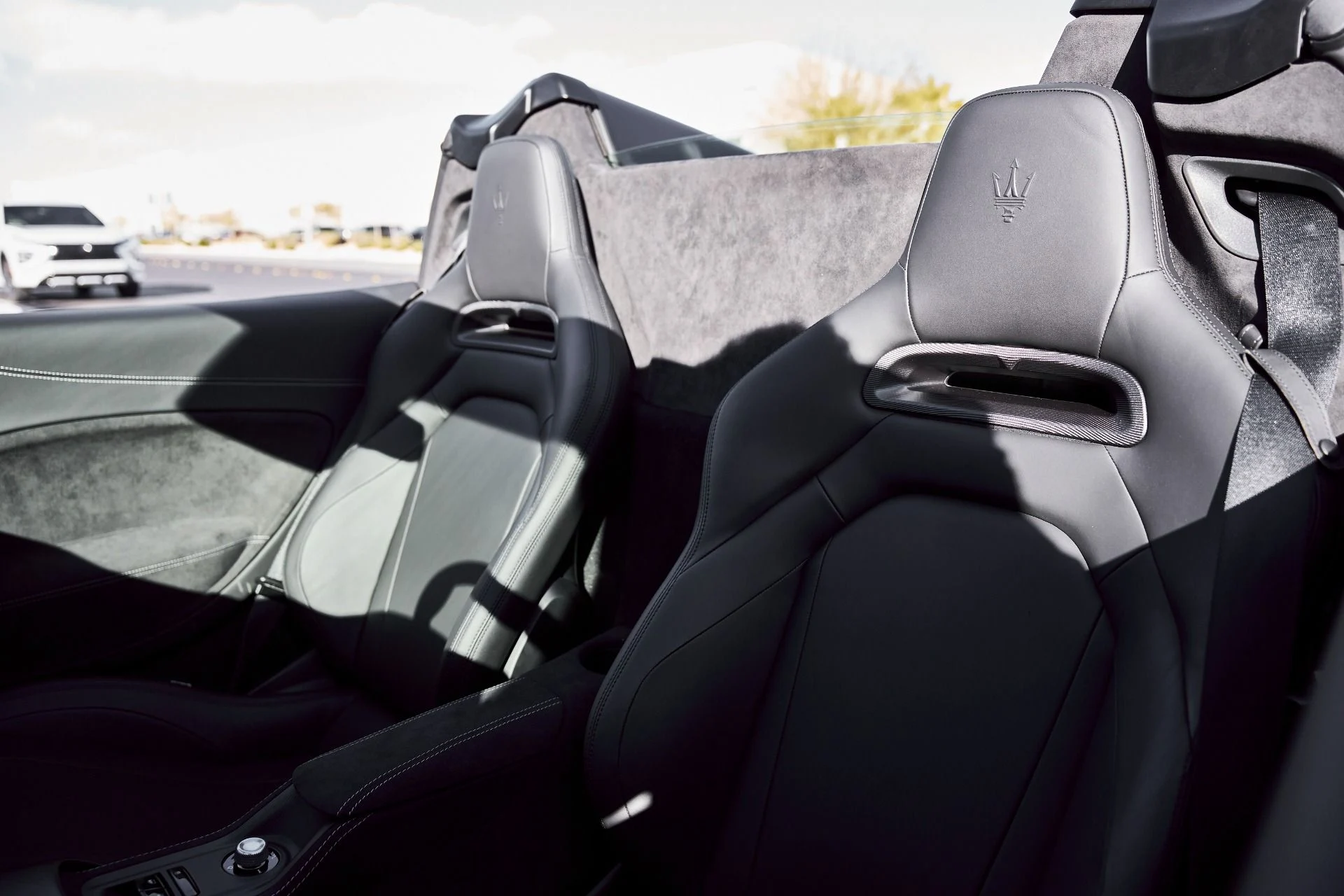 mph042_2022334588_Used_2024_Maserati_MC_20_1771382134_2d8a31b95e