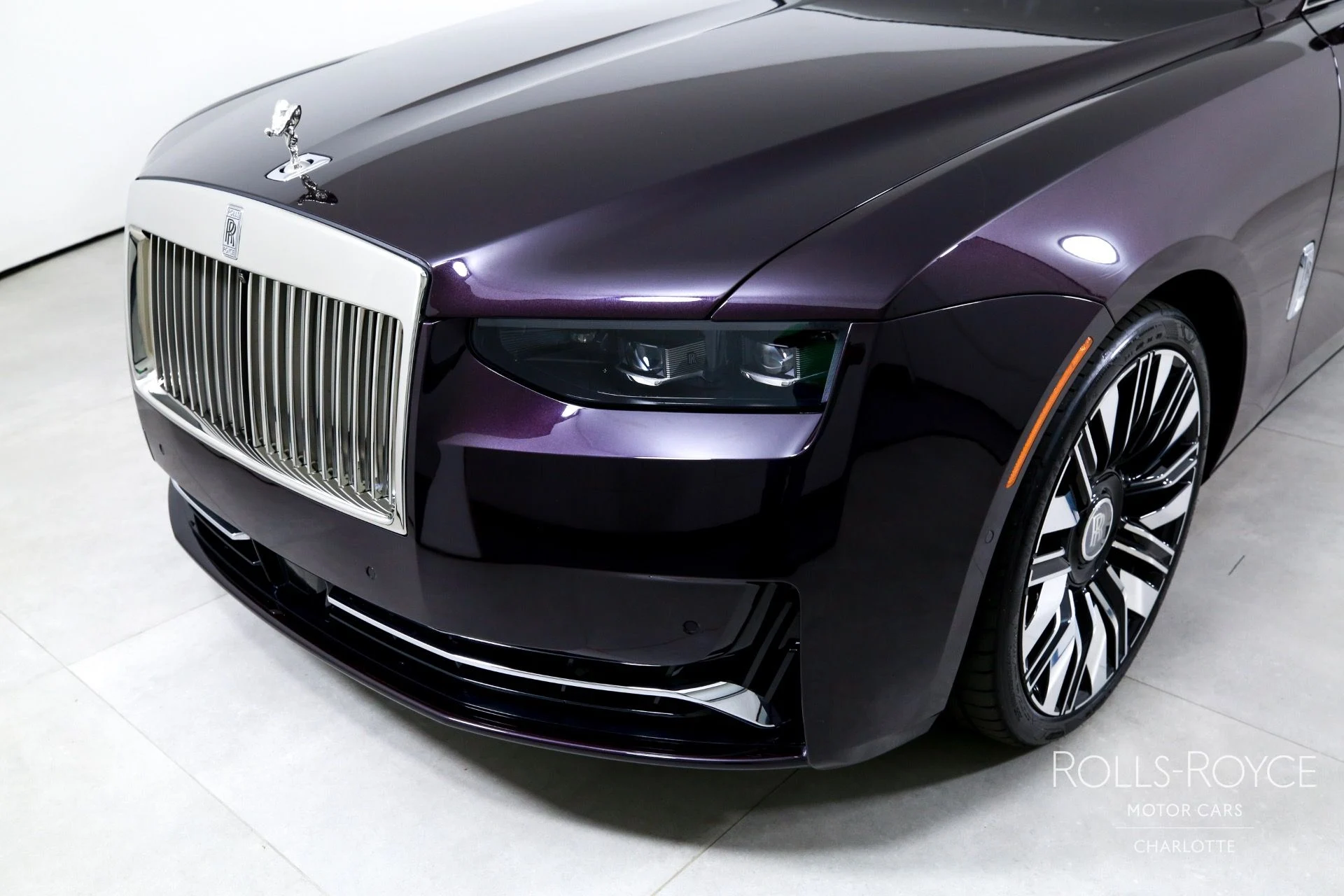 mph042_202944659_Used_2025_Rolls_Royce_Ghost_1759510199_a1ef3e38c2