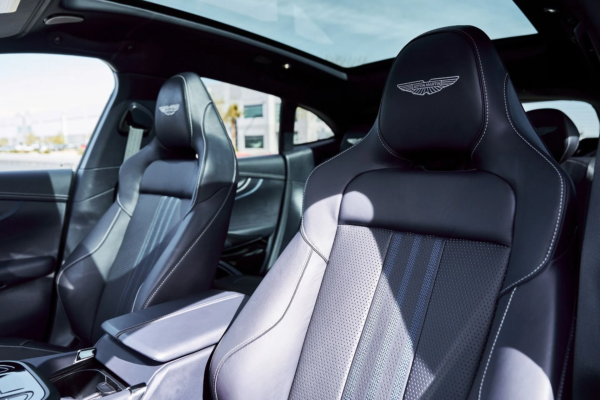 mph042_2040527480_Used_2025_Aston_Martin_DBX_707_1771642289_a3e944a805