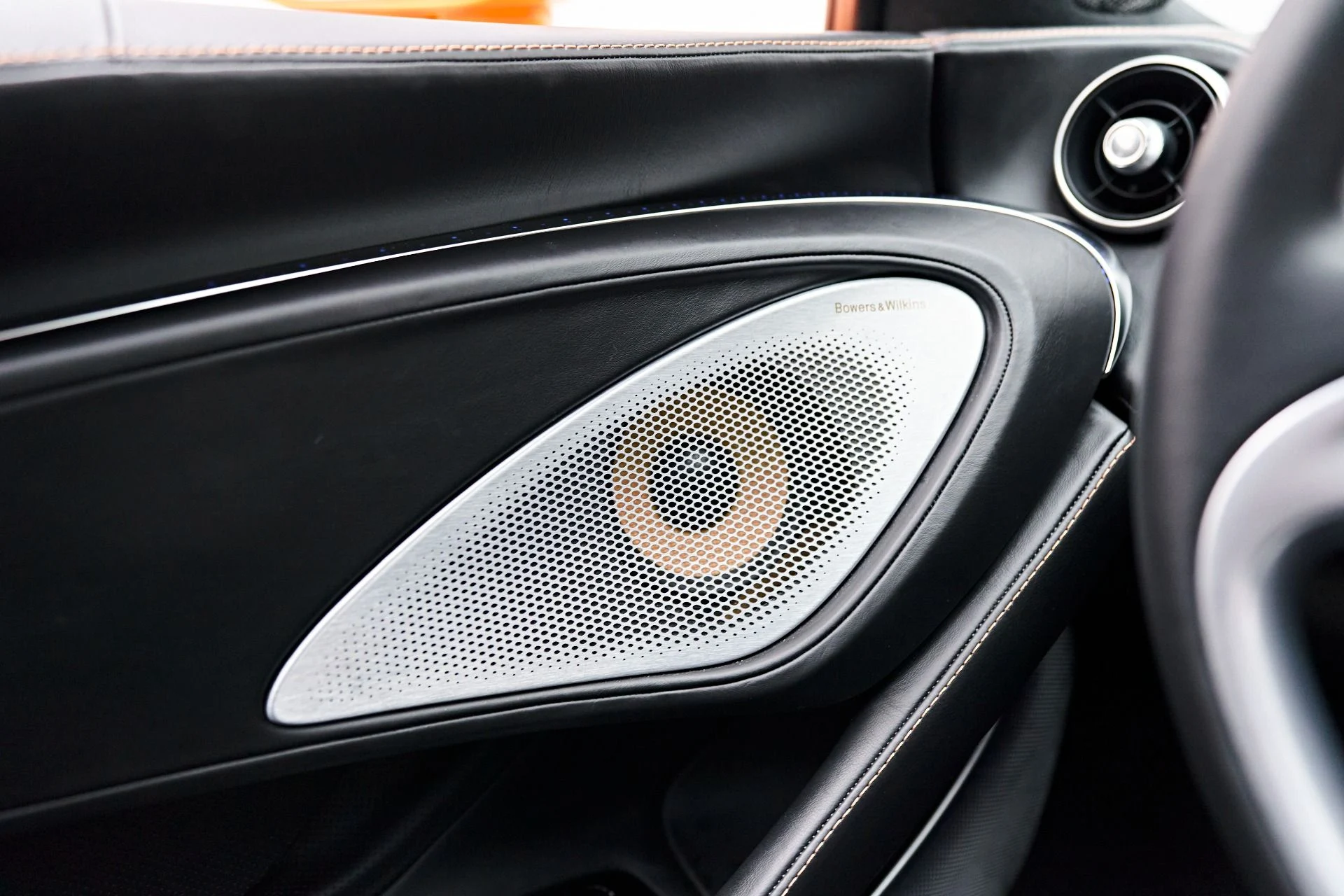 mph042_2040542947_Used_2023_Mc_Laren_GT_Base_1712094494_ff01b89938