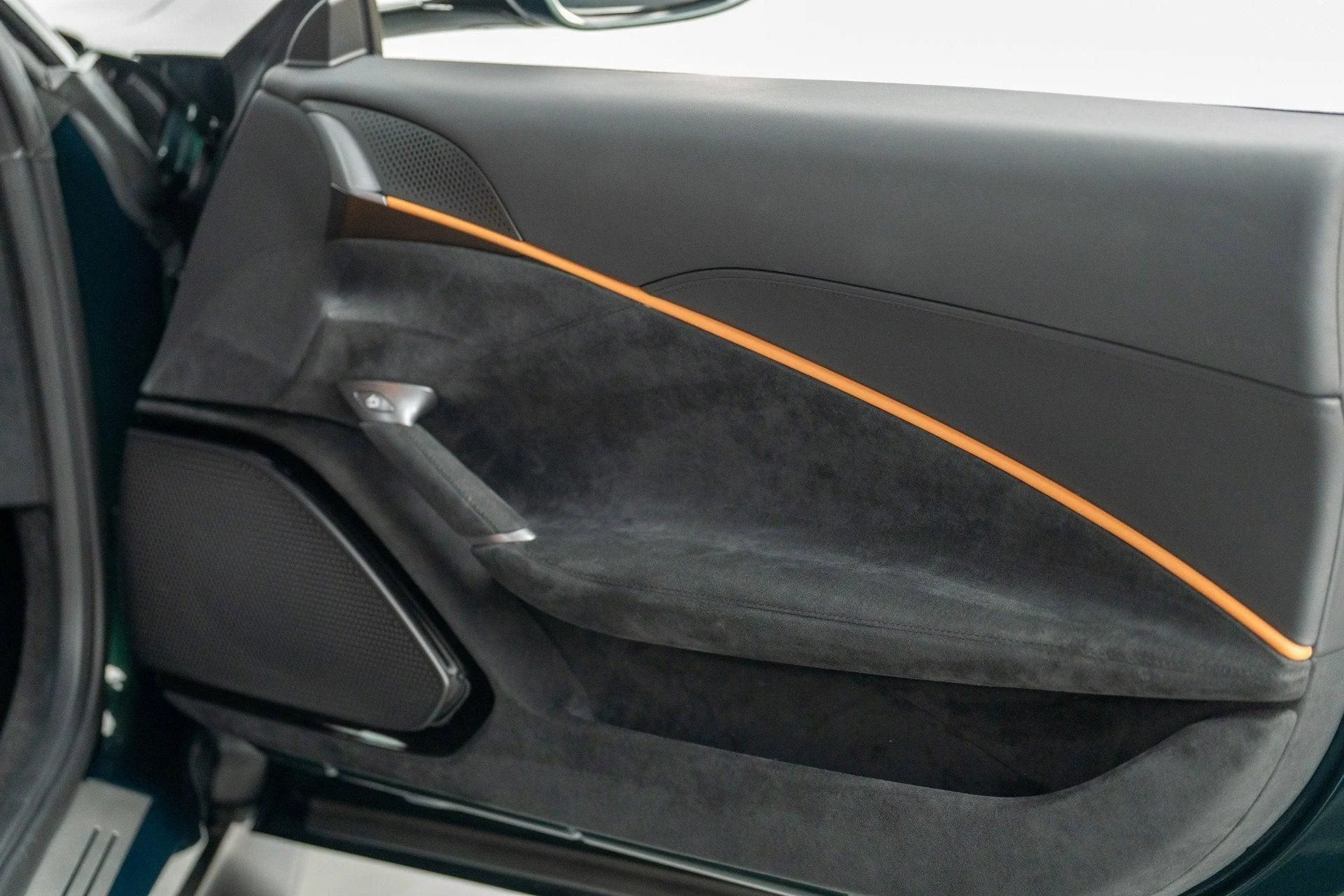 mph042_2055815530_Used_2022_Ferrari_Roma_1777382885_78f9b38a5f