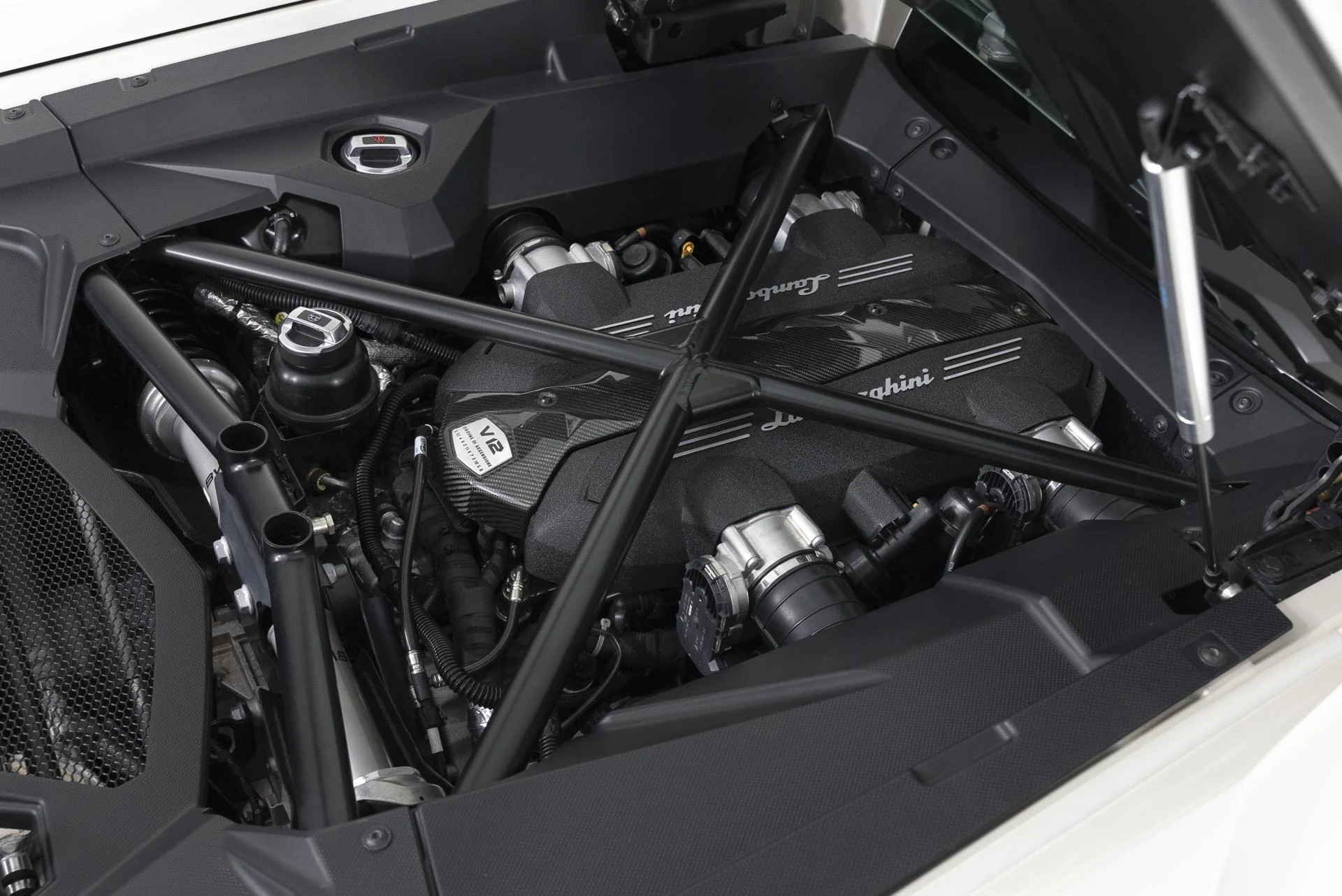 mph042_2065778096_Used_2018_Lamborghini_Aventador_LP_740_4_S_1752175797_dbccab80f1