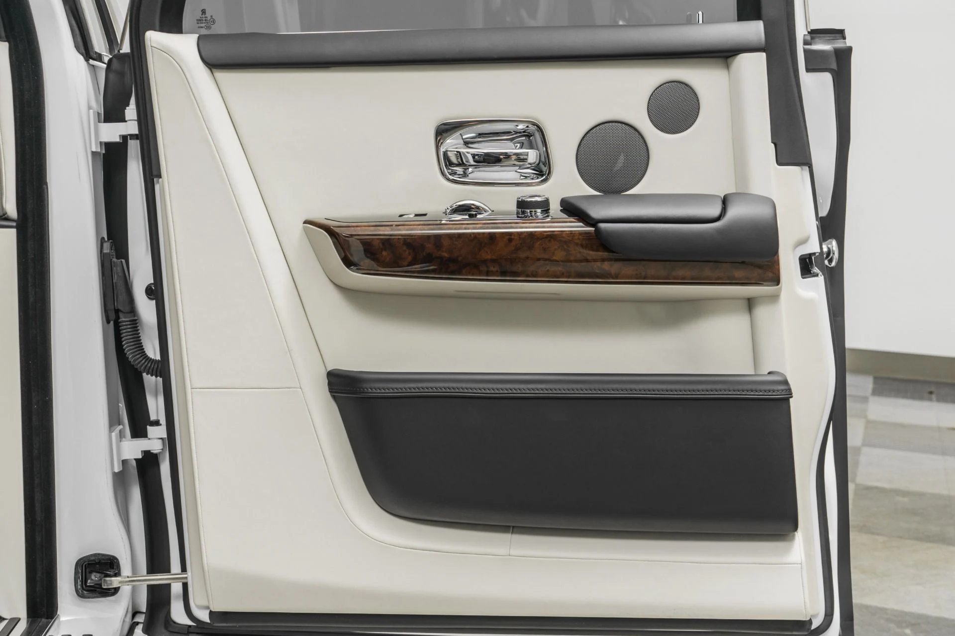 mph042_2066770010_Used_2023_Rolls_Royce_Phantom_Shooting_Star_Headliner_Very_Low_Miles_1768421489_61744f3d3b