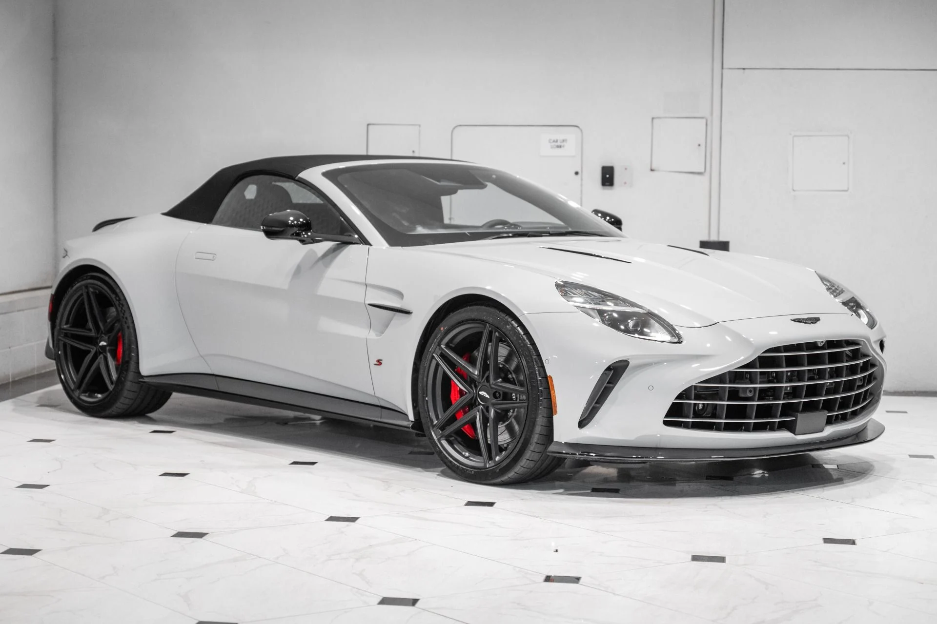 mph042_2070986534_New_2026_Aston_Martin_Vantage_S_Roadster_1786373251_629ae2d552