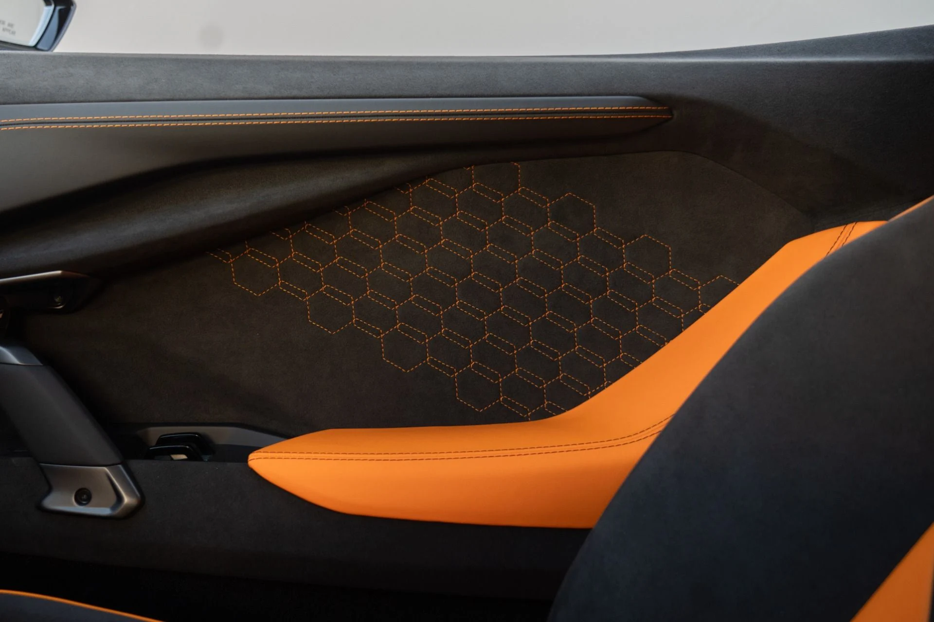 mph042_2073281191_Used_2024_Lamborghini_Revuelto_1755720542_42f44903bf