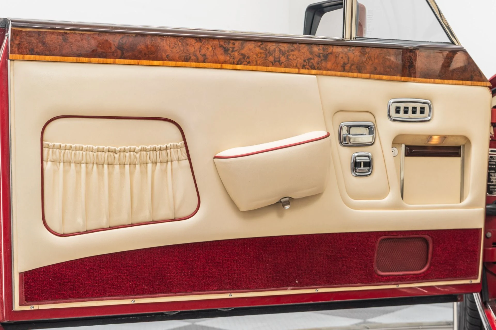 mph042_2079772373_Used_1987_Rolls_Royce_Corniche_II_1780955693_f92d9f0e25