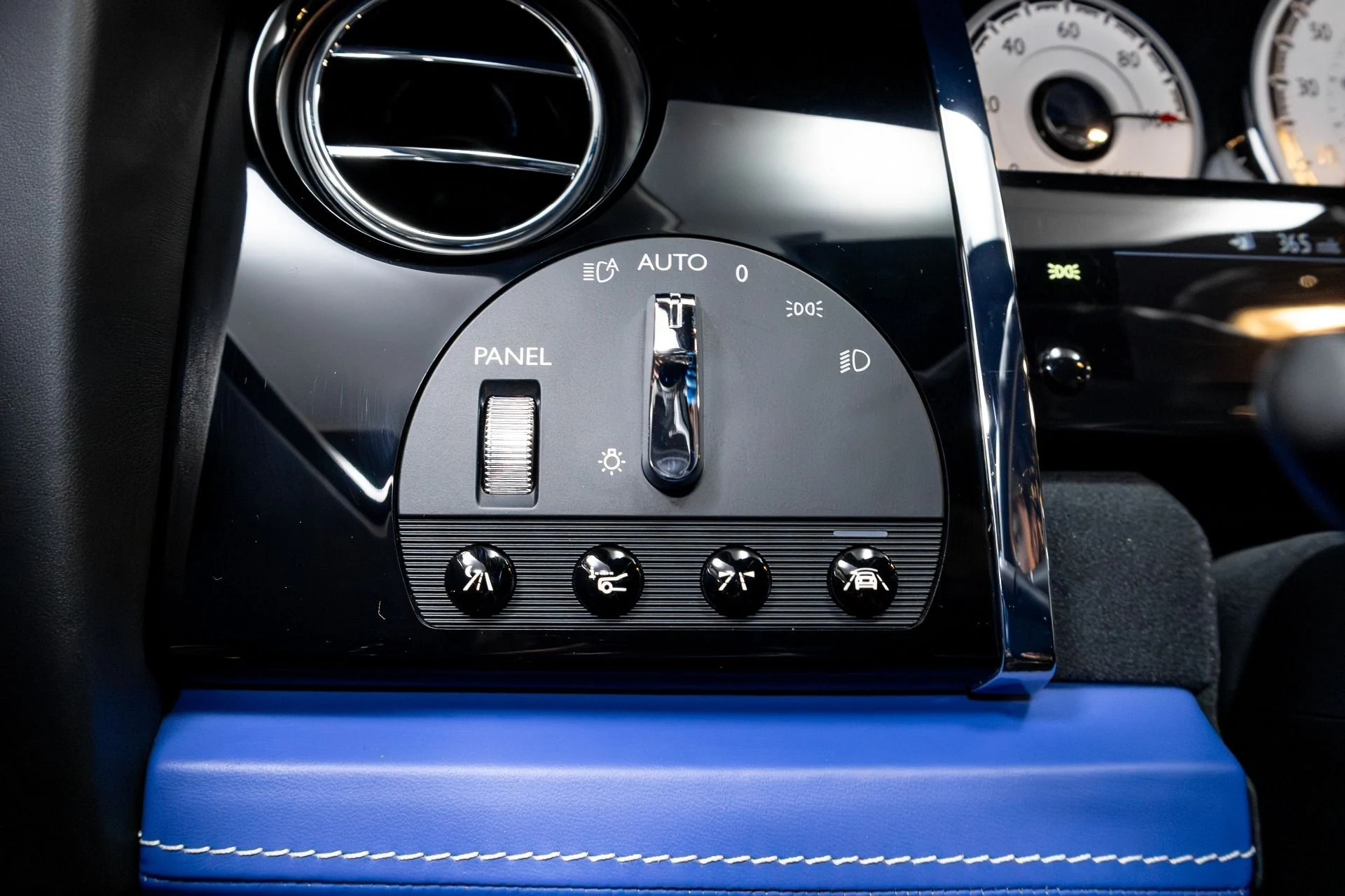 mph042_2088413180_Used_2017_Rolls_Royce_Ghost_Black_Badge_1764012368_4f21148fa1