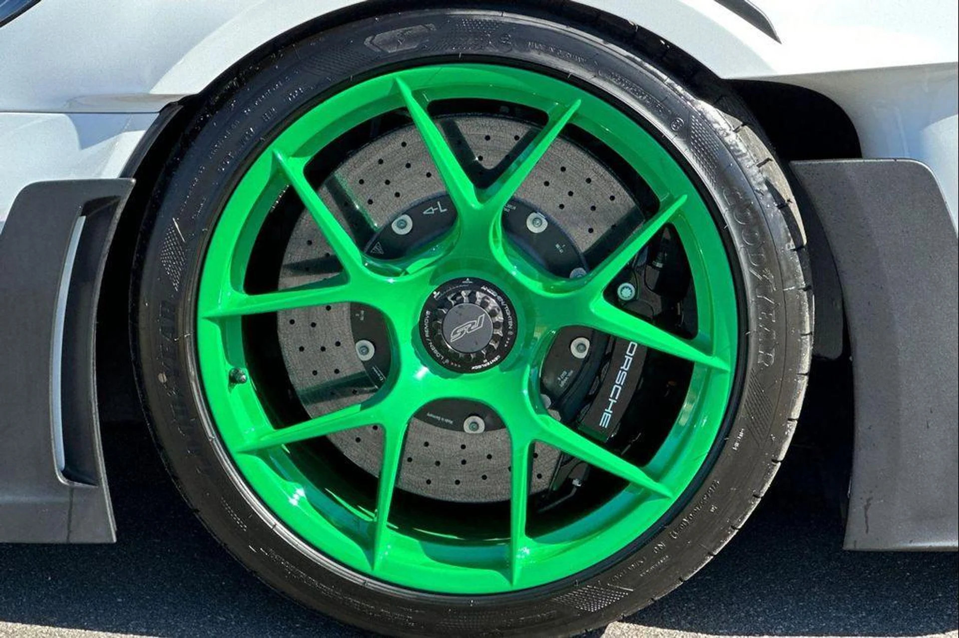 mph042_2125996152_TJ_00_Ua16l0_Pbs_Der_Em_M_h44_U6mk_448b8d8969