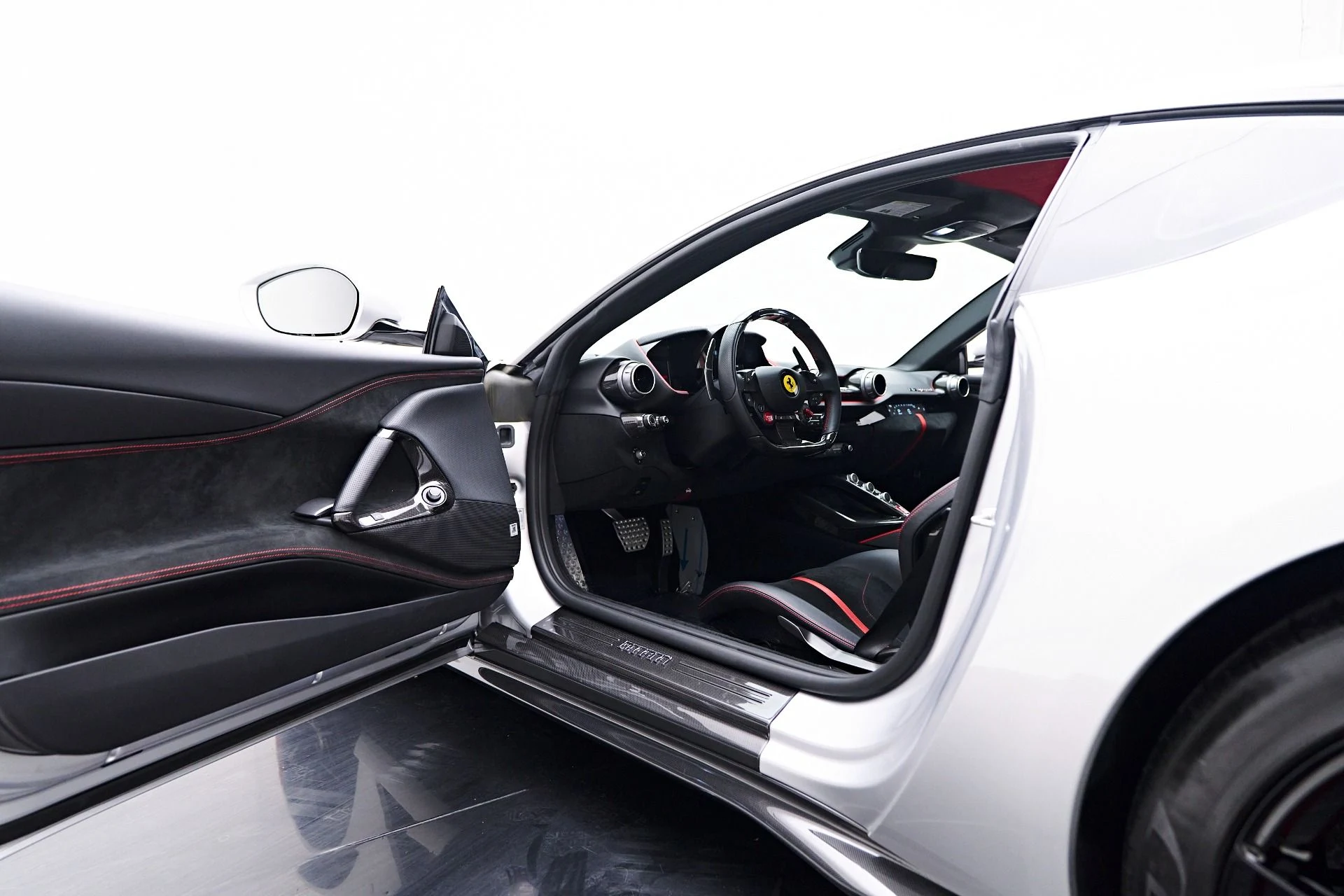 mph042_2142749280_Used_2020_Ferrari_812_Superfast_Base_1753754444_fcdec99a16