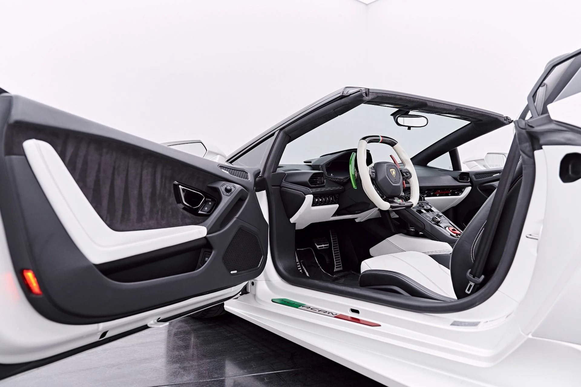 mph042_2148108400_Used_2017_Lamborghini_Huracan_1786741768_b3c997c8cd