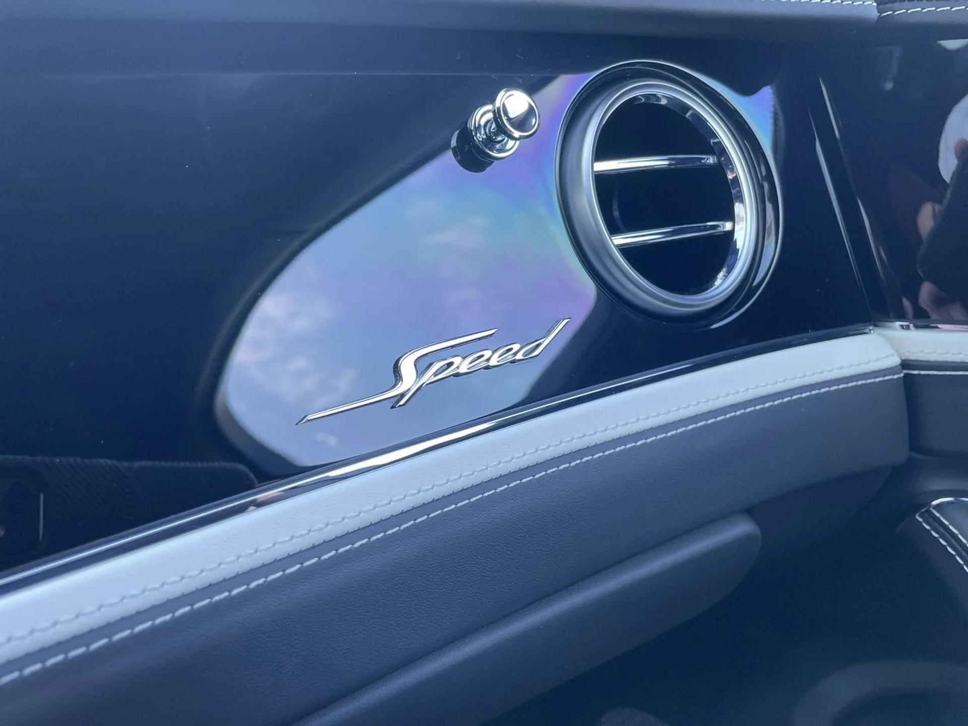 mph042_2157923134_164ec192d82e43479f093d7bd9f8d473x_4f5c64322c