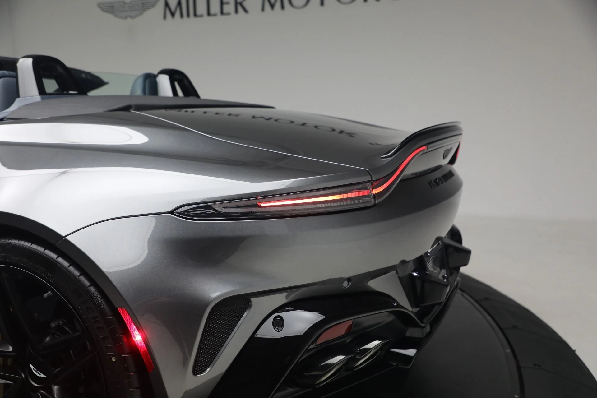 mph042_2177671492_New_2026_Aston_Martin_Vantage_S_Roadster_1787407546_bffca002fb
