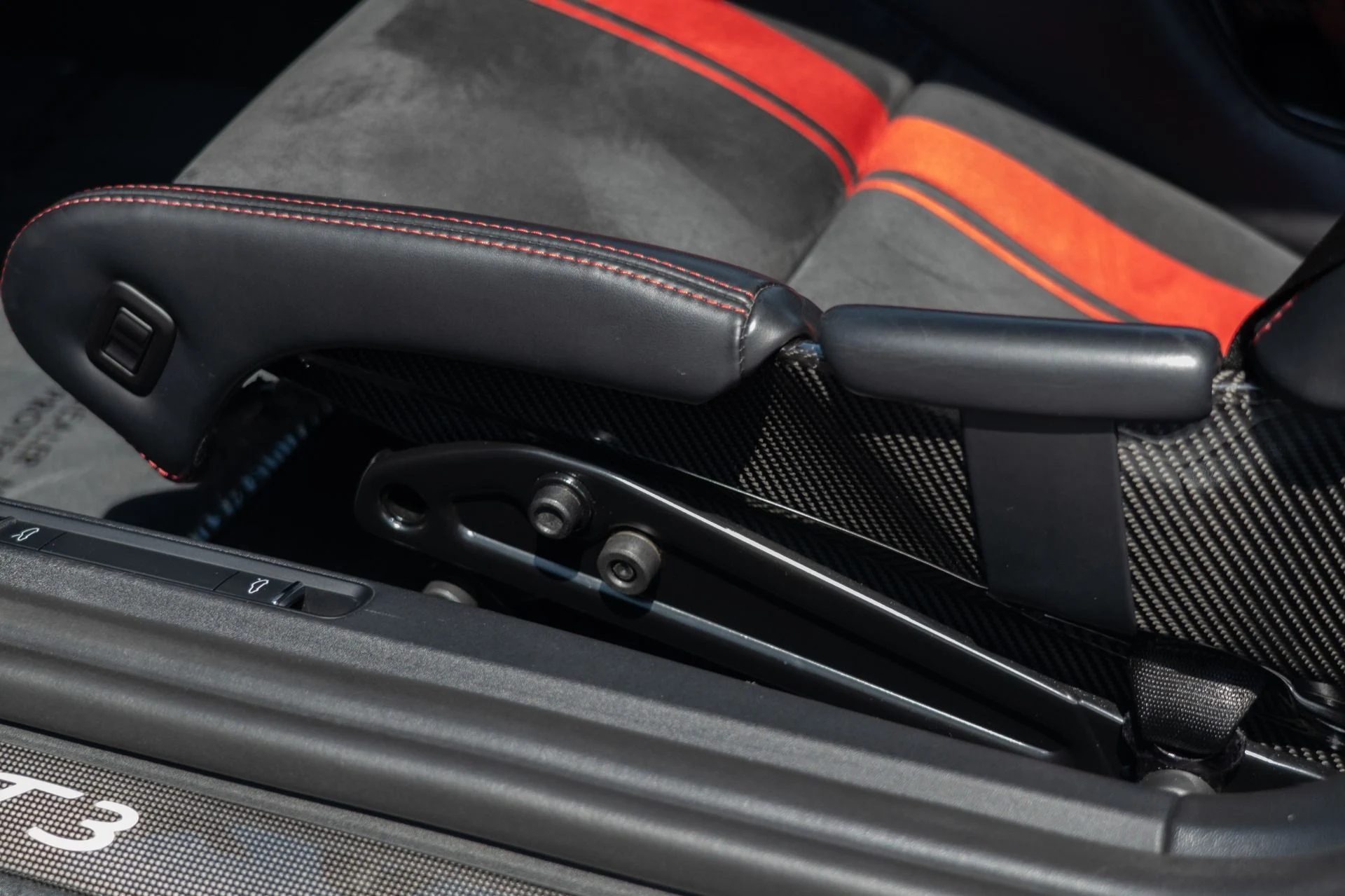 mph042_2186149362_Used_2018_Porsche_911_GT_3_1756851687_070af6518f