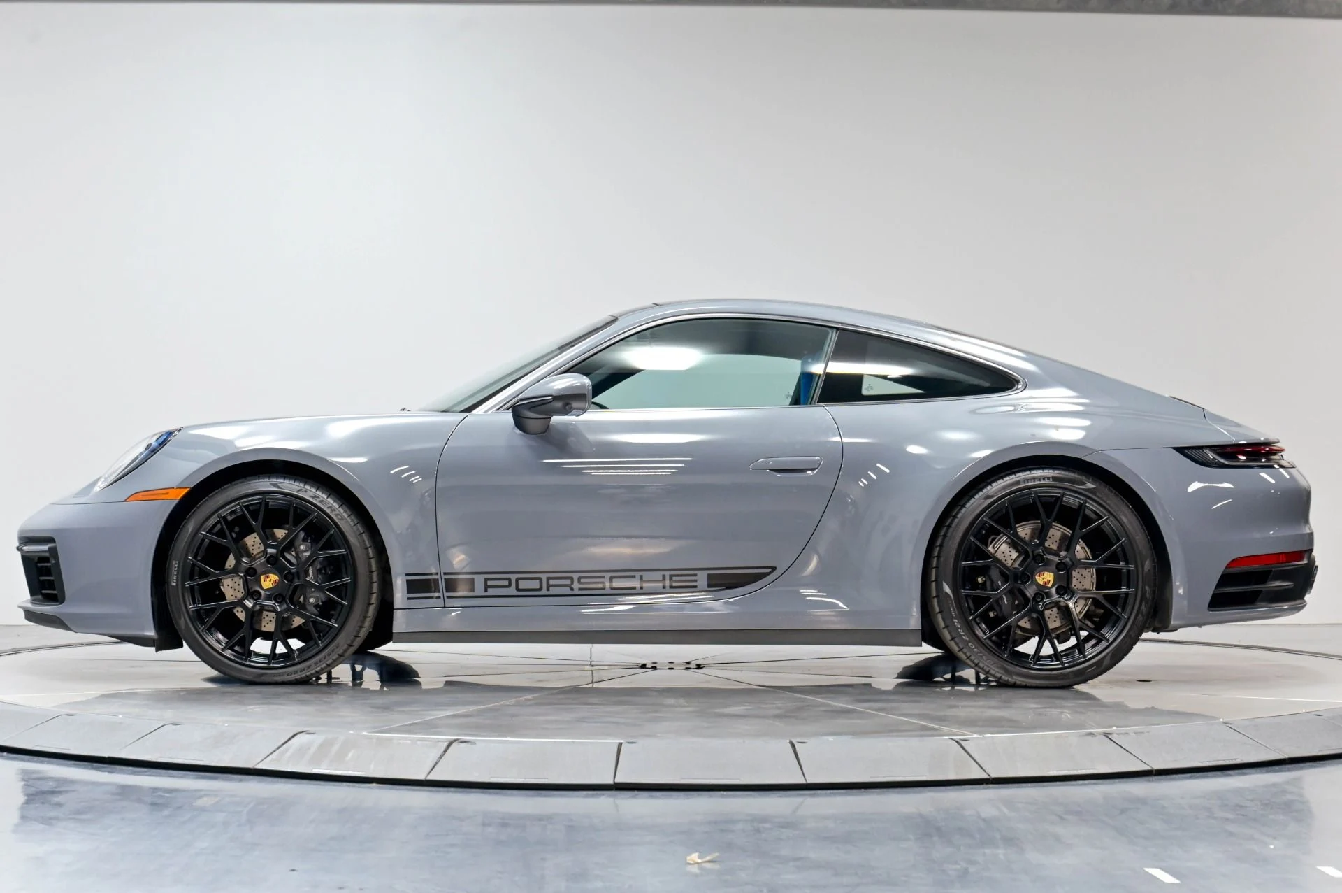 mph042_2195243896_Used_2024_Porsche_911_1782576081_2f4e94b5bd