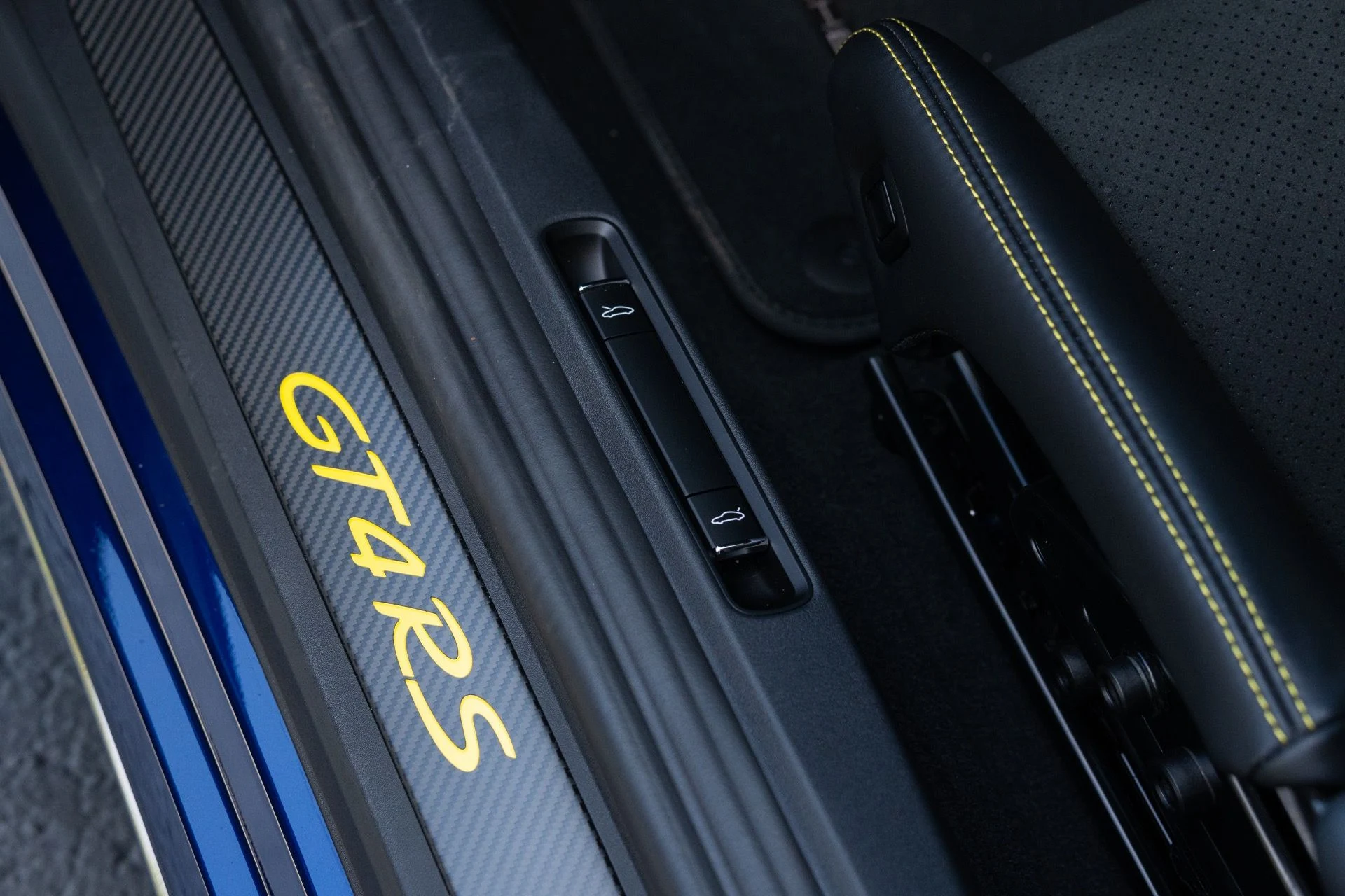 mph042_2202438646_Used_2024_Porsche_718_Cayman_GT_4_RS_1775021157_461c7b3aa6