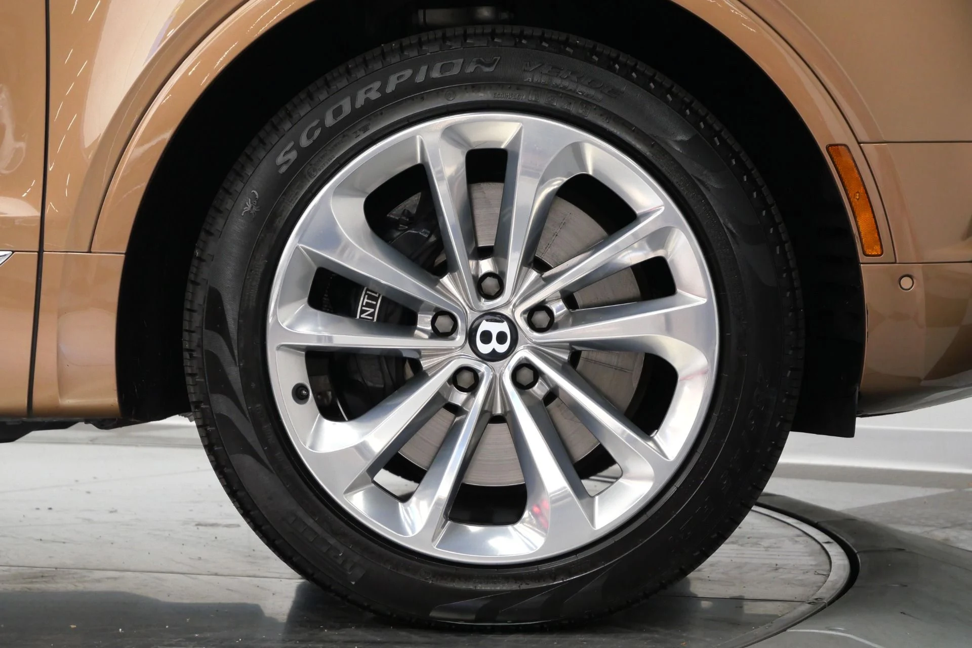 mph042_2245014164_Used_2017_Bentley_Bentayga_W12_Four_Seat_Comfort_Specification_with_Rear_Console_1776956660_c7ec767bb6