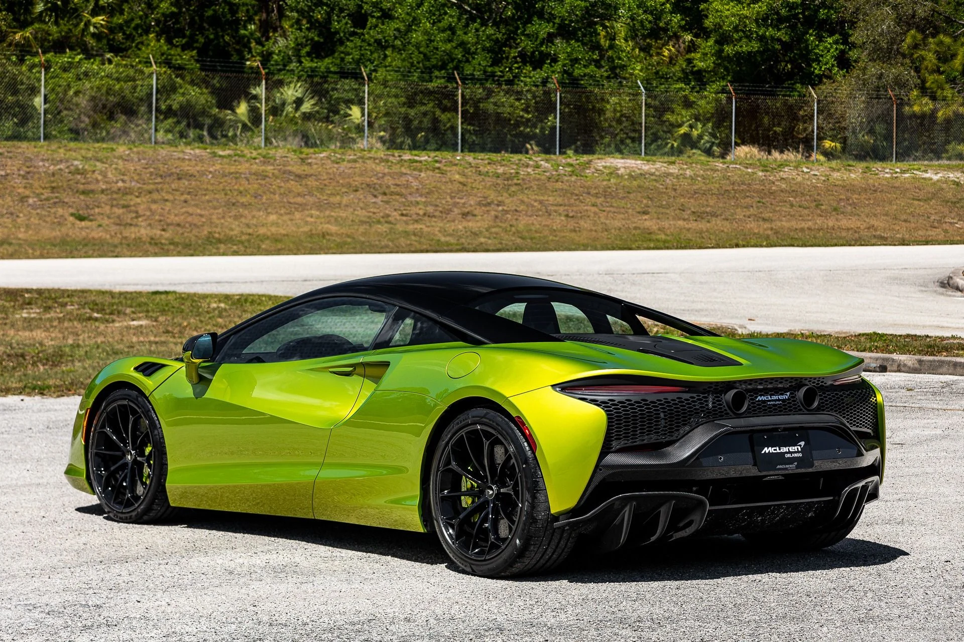 mph042_2252326865_287_p43_l_4df277a7f4