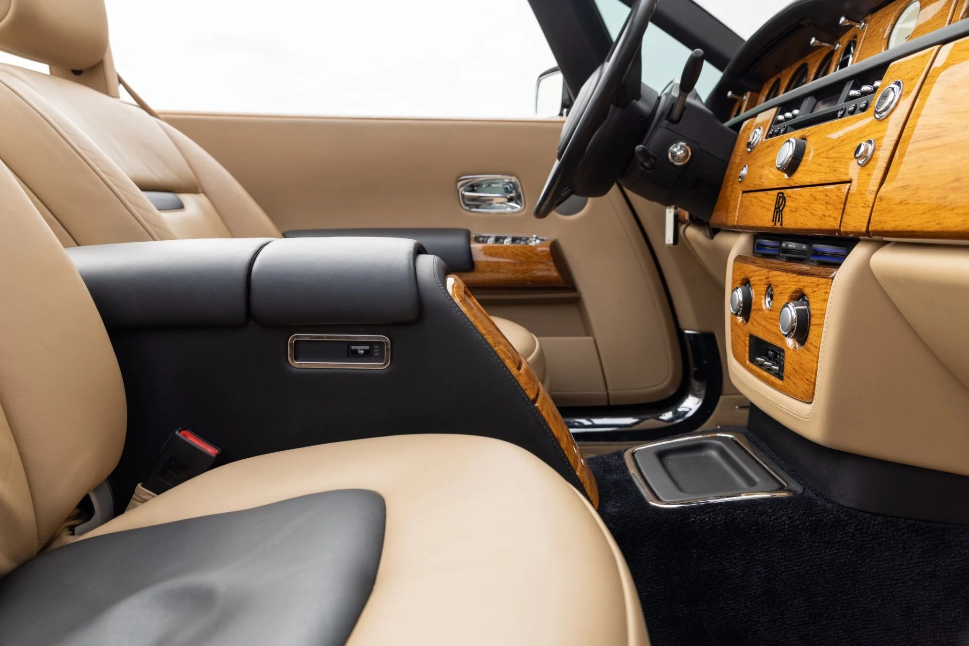 mph042_2255656884_Used_2009_Rolls_Royce_Phantom_Drophead_Coupe_1775064179_03d79cf601