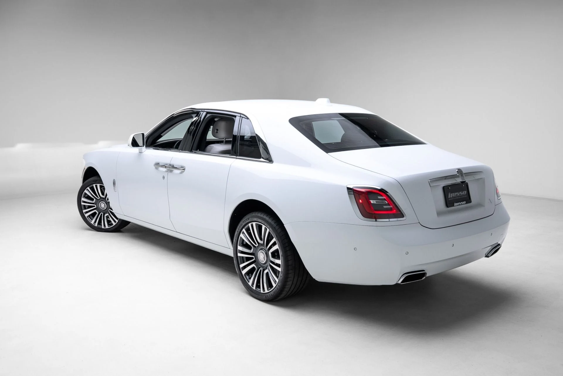 mph042_2263894239_Used_2022_Rolls_Royce_Ghost_1775153179_a599d4954f