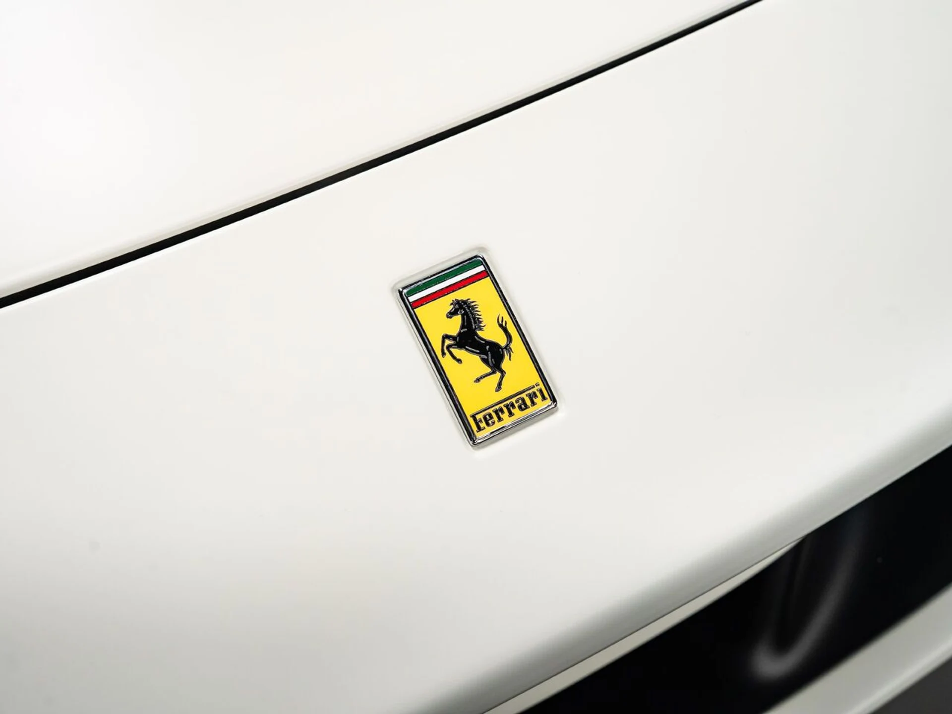 mph042_2271211129_ferrari_f8_spider_2022_94a5c9d371