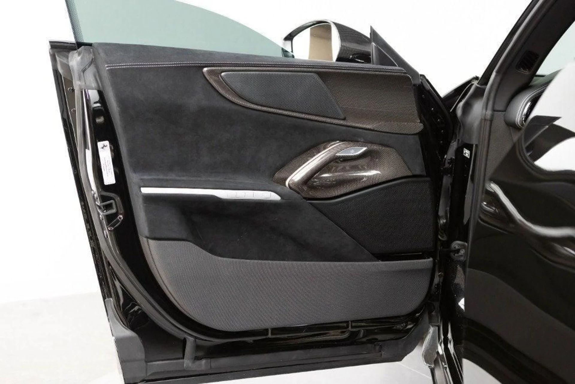 mph042_2274143883_Used_2025_Ferrari_Purosangue_1777382824_e0e00f744c