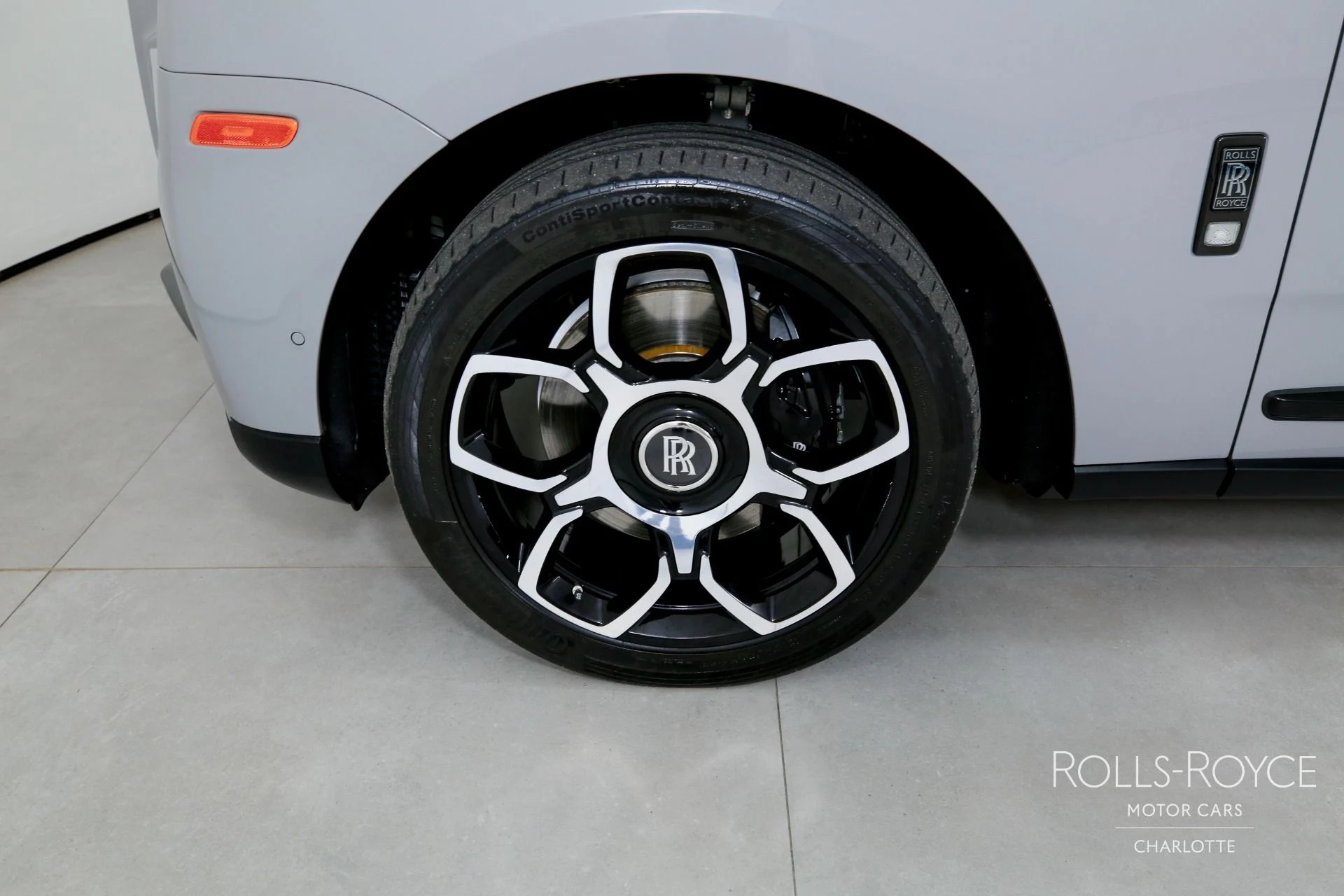 mph042_2274954548_Used_2024_Rolls_Royce_Black_Badge_Cullinan_1765396280_7e20a2f139