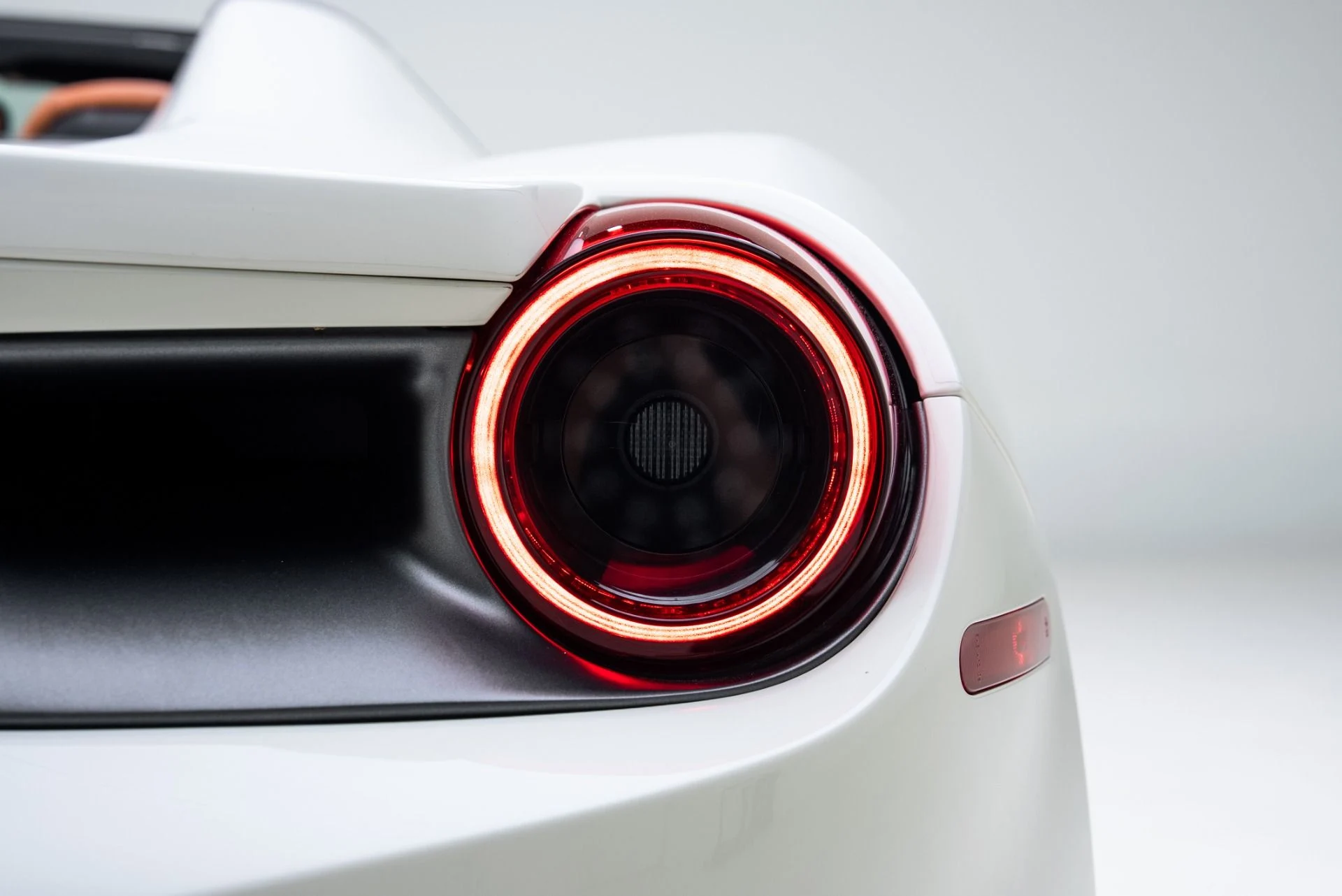 mph042_2290025884_Used_2018_Ferrari_488_Spider_1774383951_c7f7baf50d