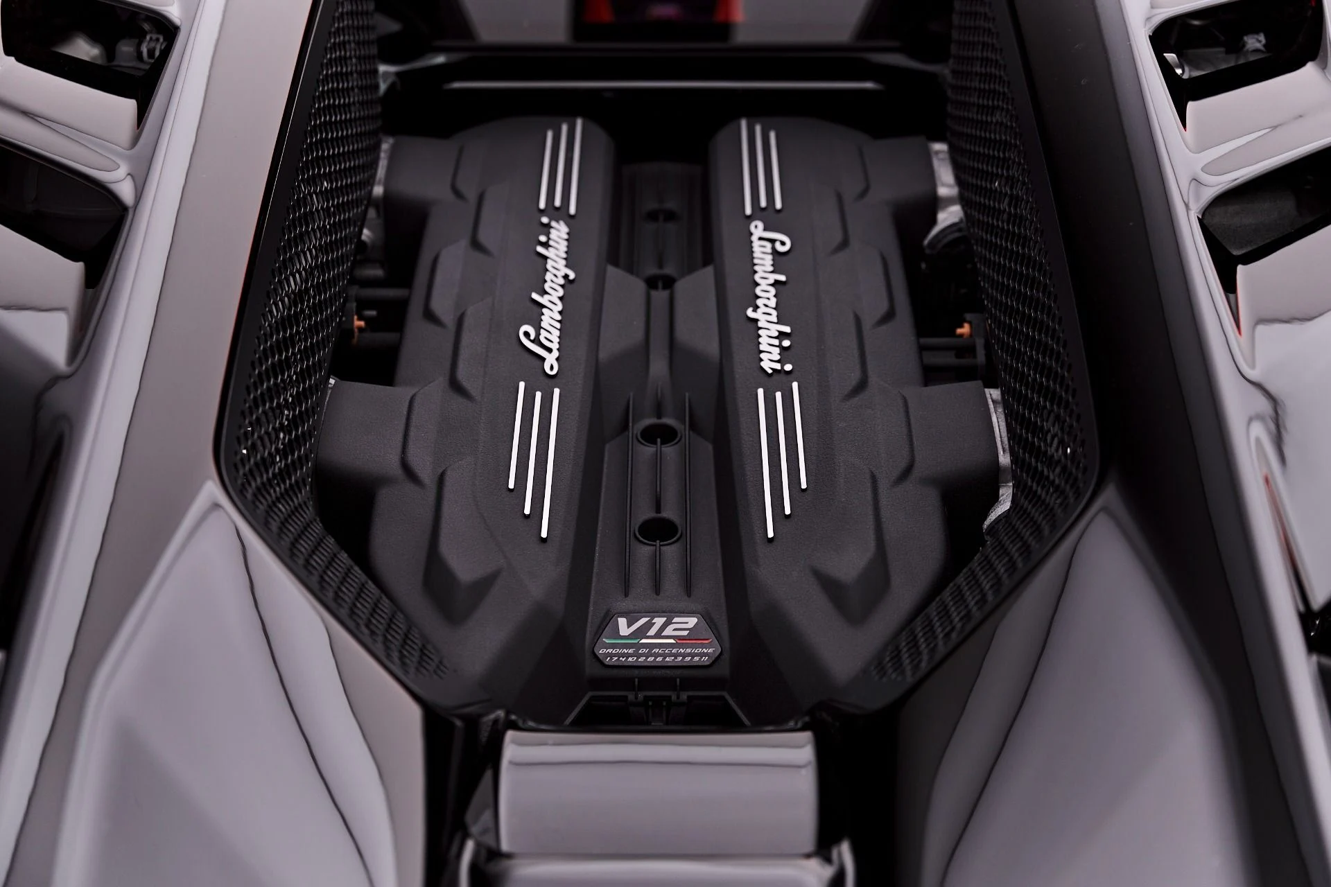 mph042_2299014557_Used_2024_Lamborghini_Revuelto_Base_1787792796_86634ebd39