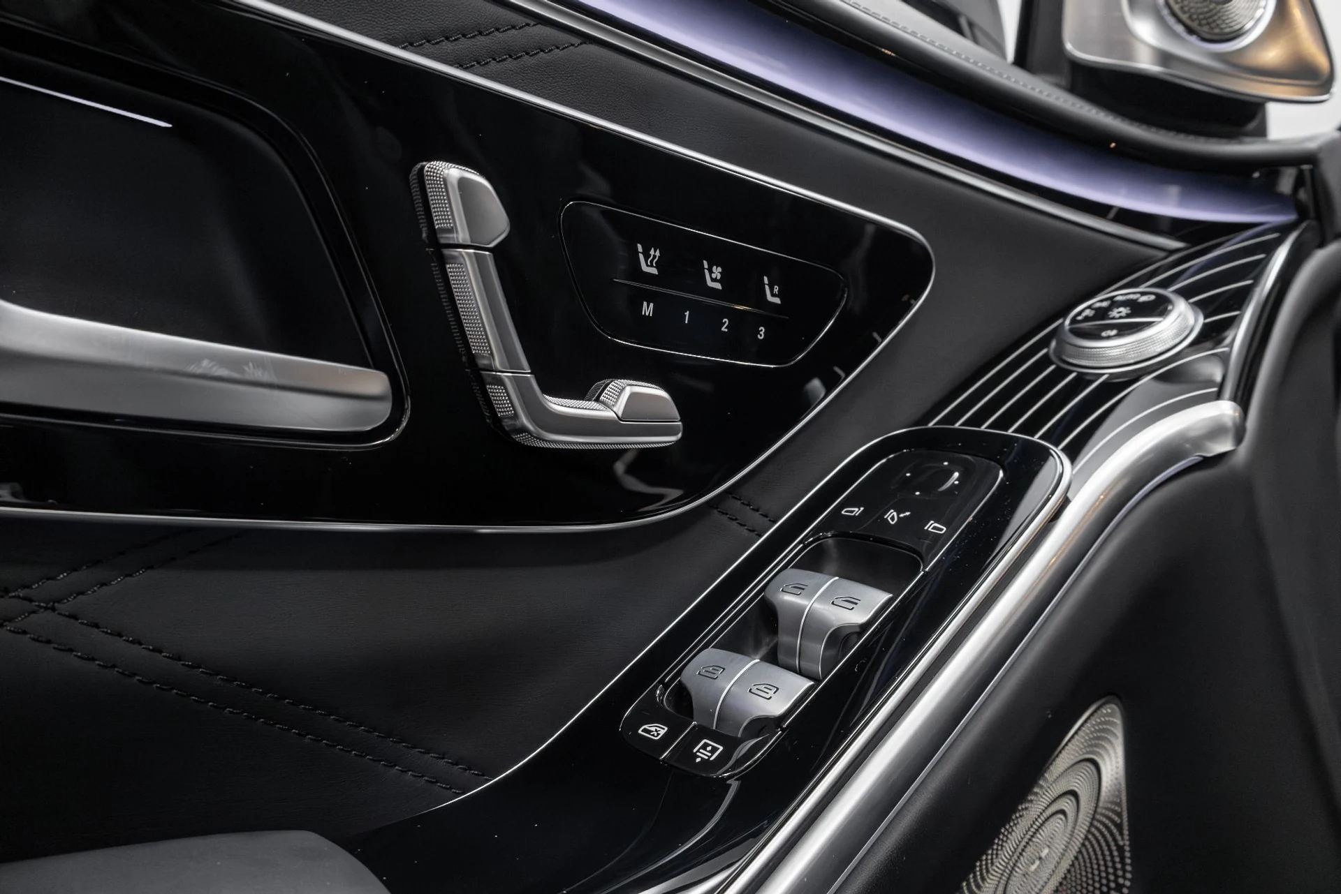 mph042_2301276043_Used_2024_Mercedes_Benz_S_Class_Maybach_S_680_4_MATIC_1764625509_c7dad4db7c