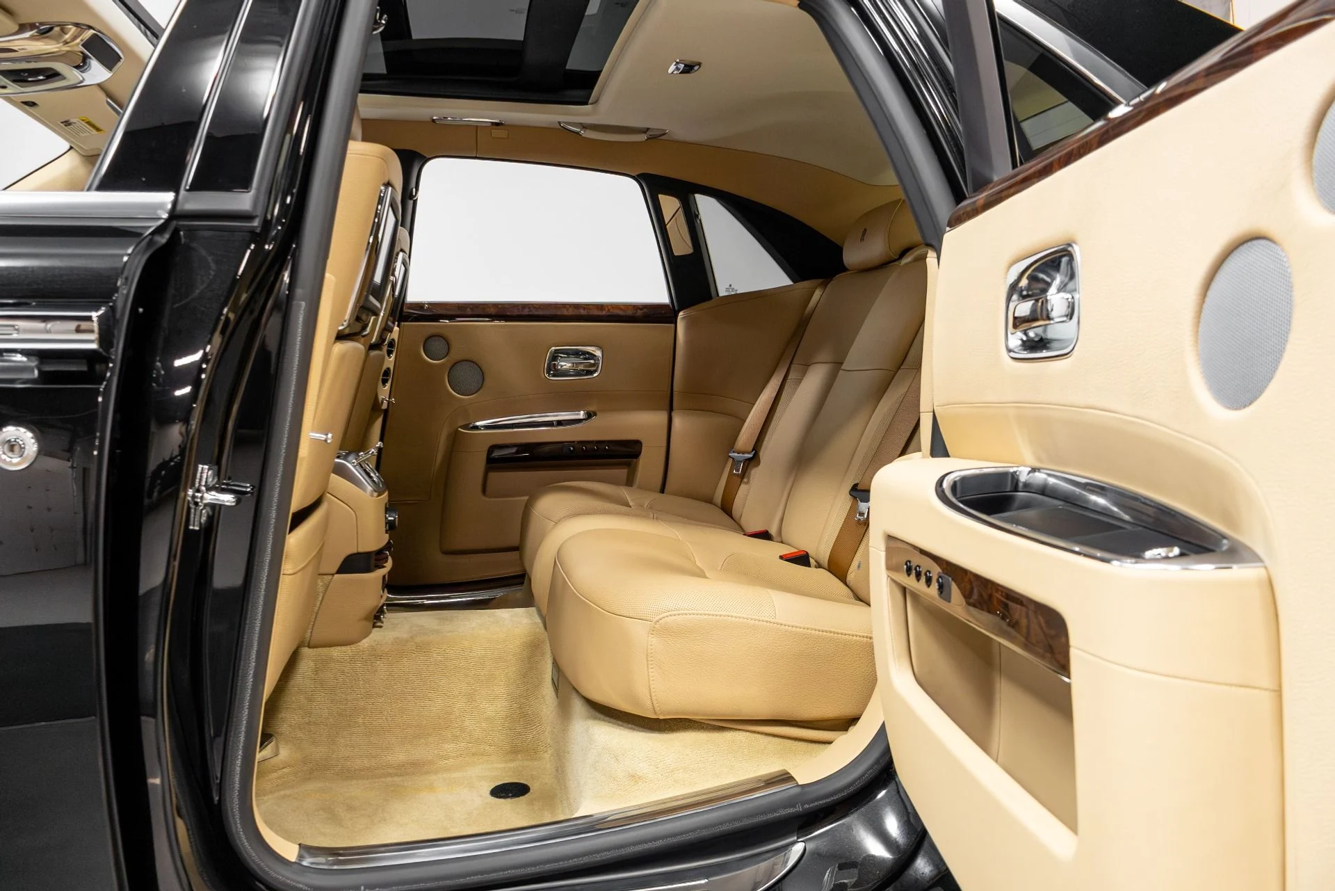 mph042_2302315691_Used_2011_Rolls_Royce_Ghost_1771348774_45fadcf60d