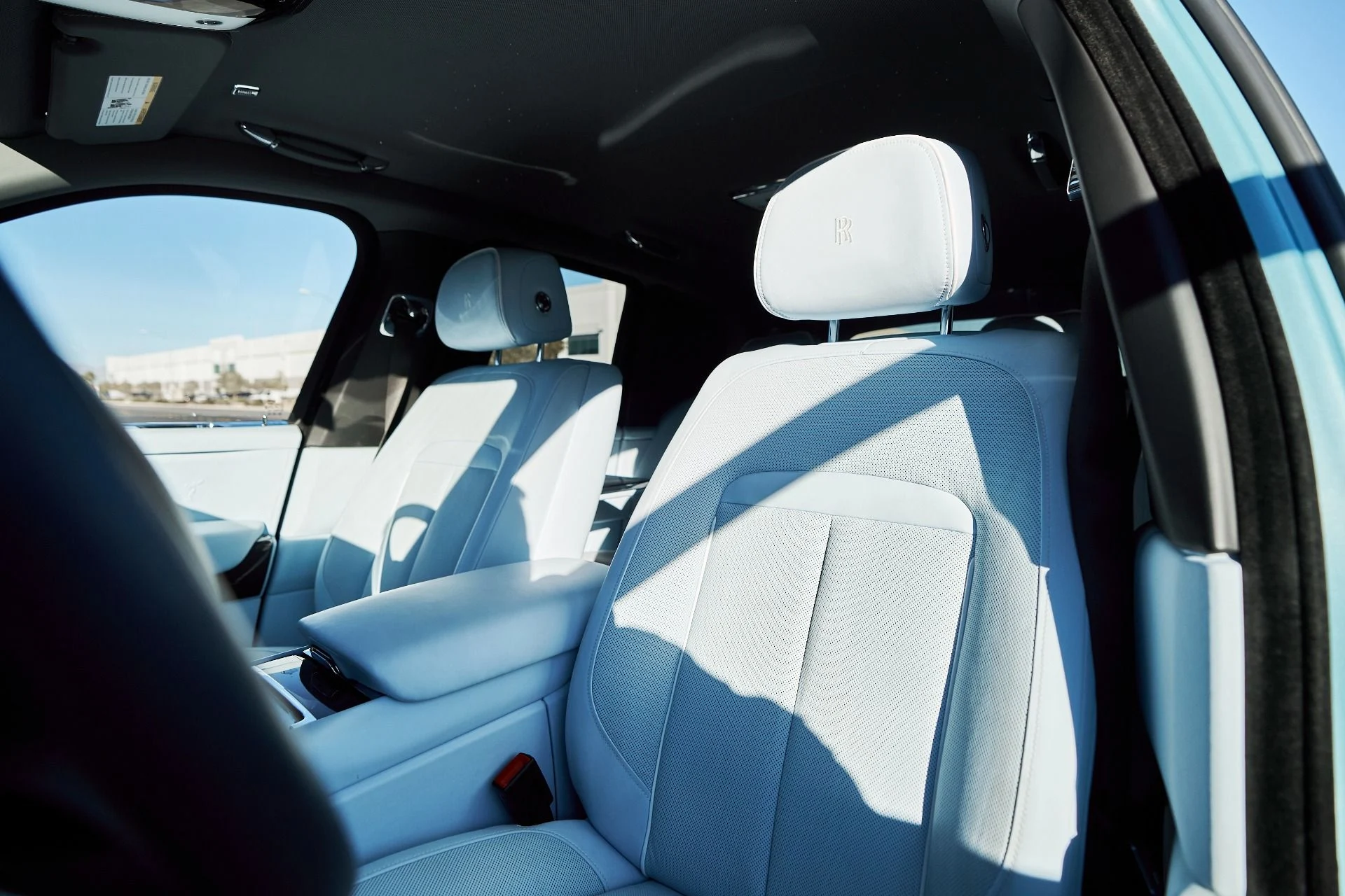 mph042_2303264314_Used_2022_Rolls_Royce_Cullinan_Black_Badge_1765411071_78297ca99c