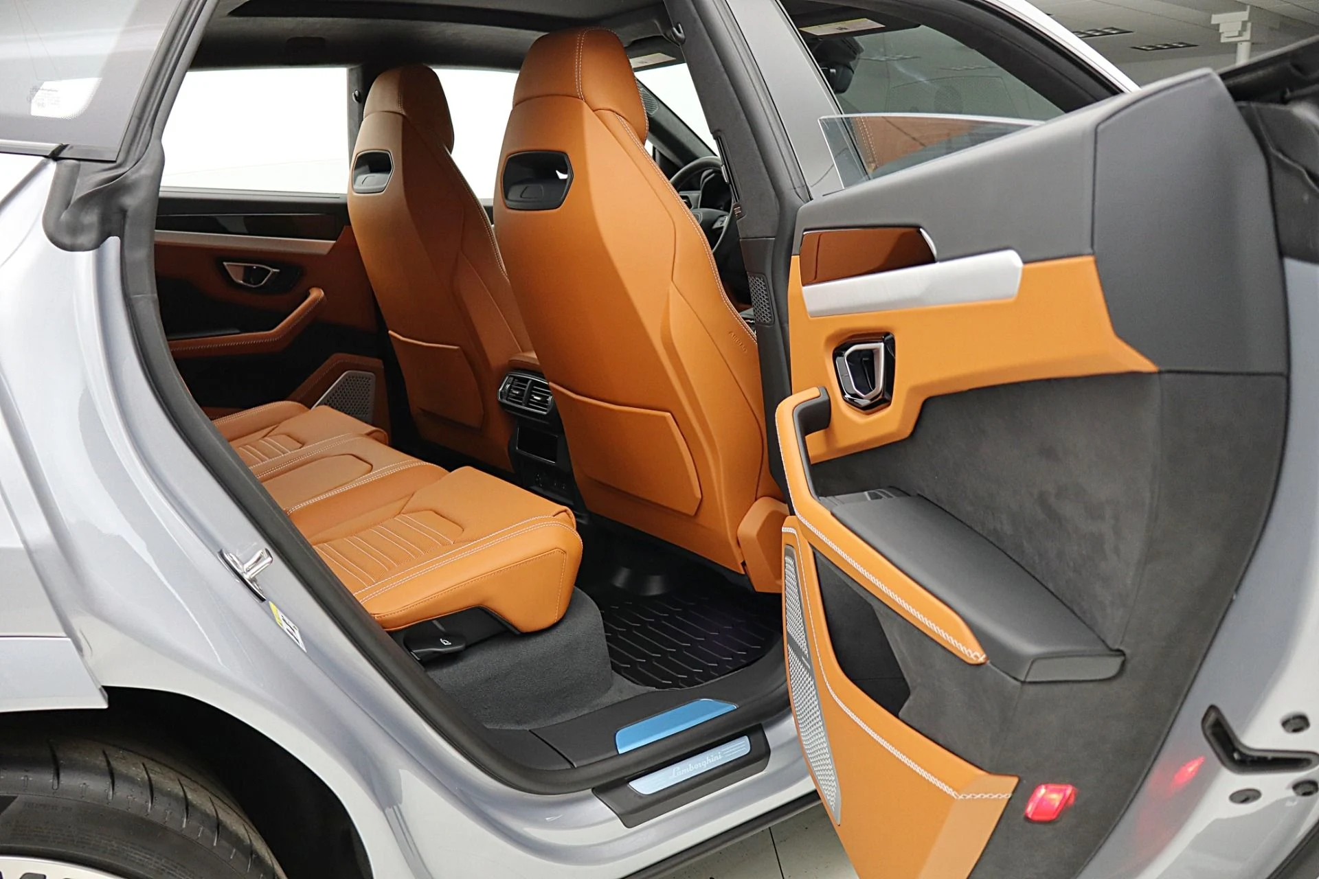 mph042_2308529838_Used_2026_Lamborghini_Urus_SELEASE_OPTIONS_AVAILABLE_92e1df5c0d