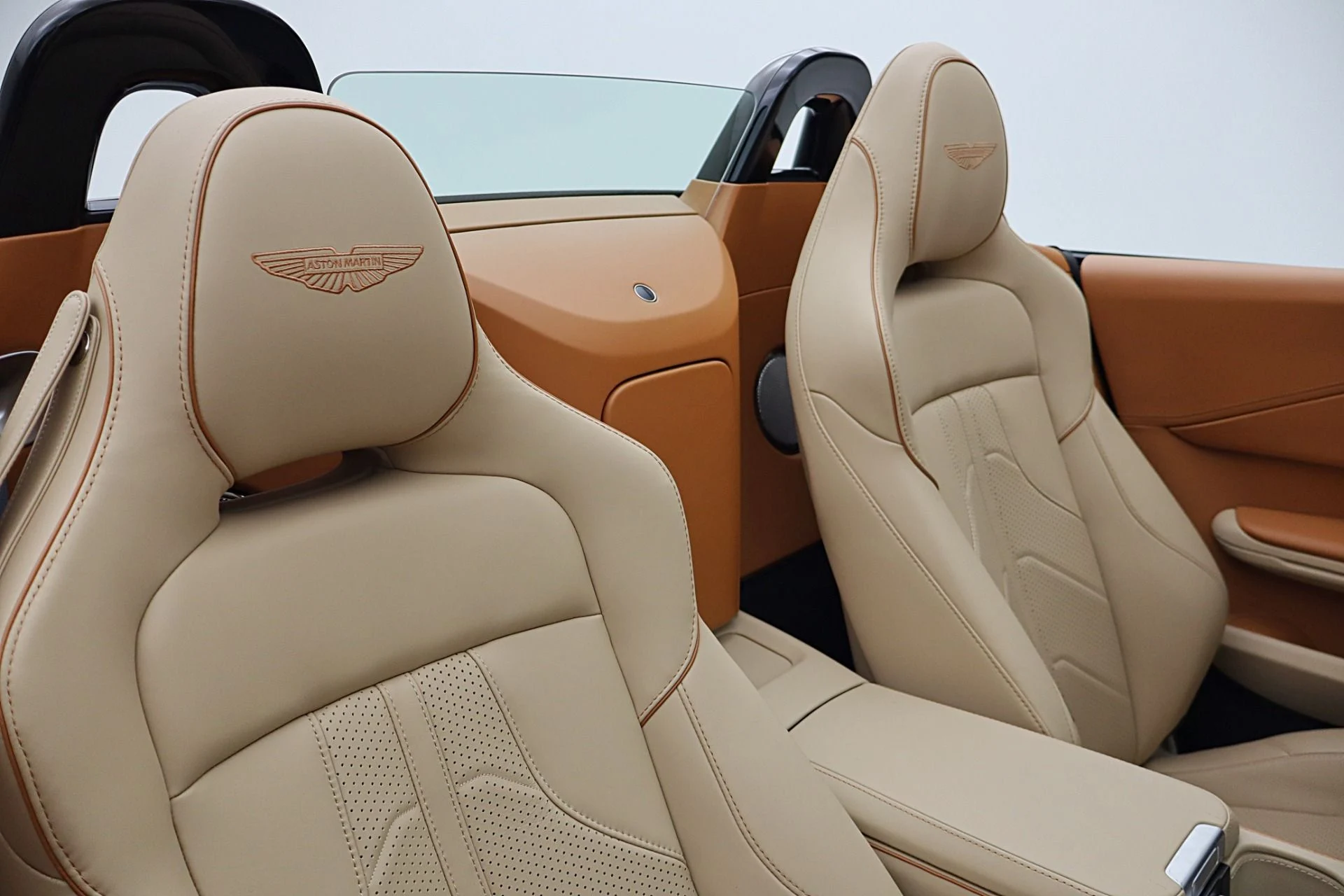 mph042_2311838117_New_2026_Aston_Martin_Vantage_Roadster_6a758f866a