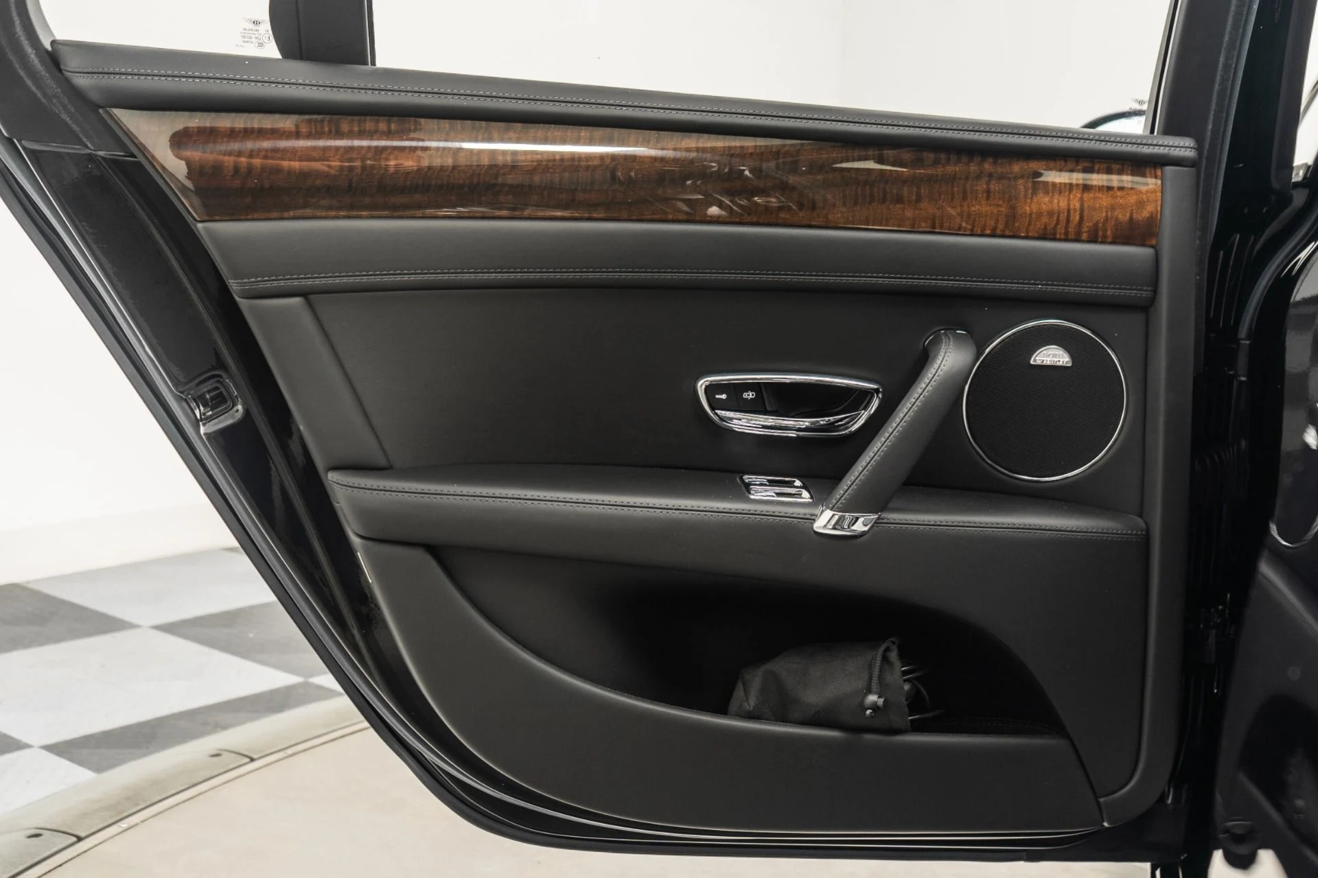 mph042_2312925740_Used_2015_Bentley_Flying_Spur_V8_1757017616_ad4f0265cb