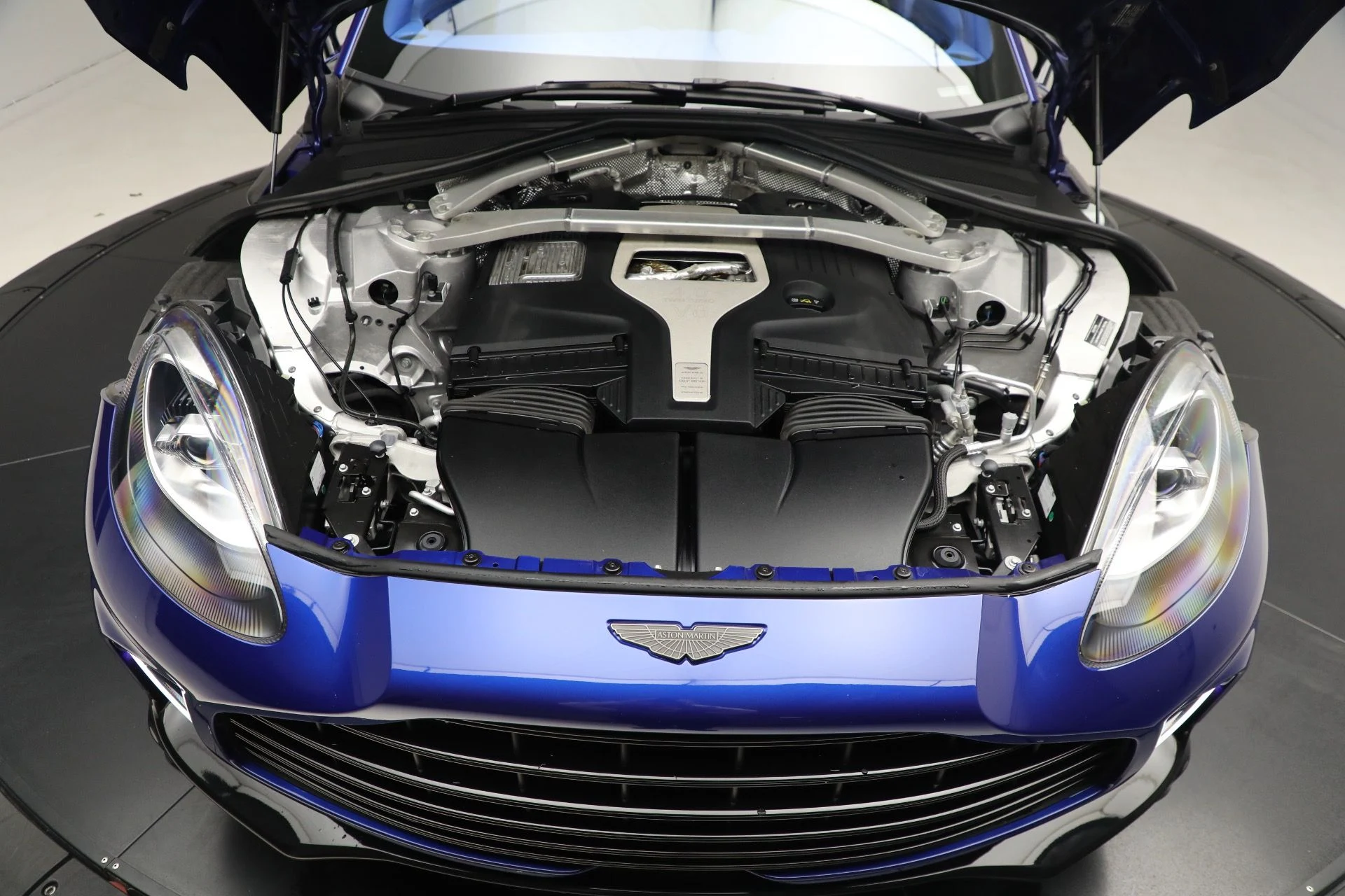 mph042_2317411714_Used_2024_Aston_Martin_DBX_707_1761409513_cc27a42e1c