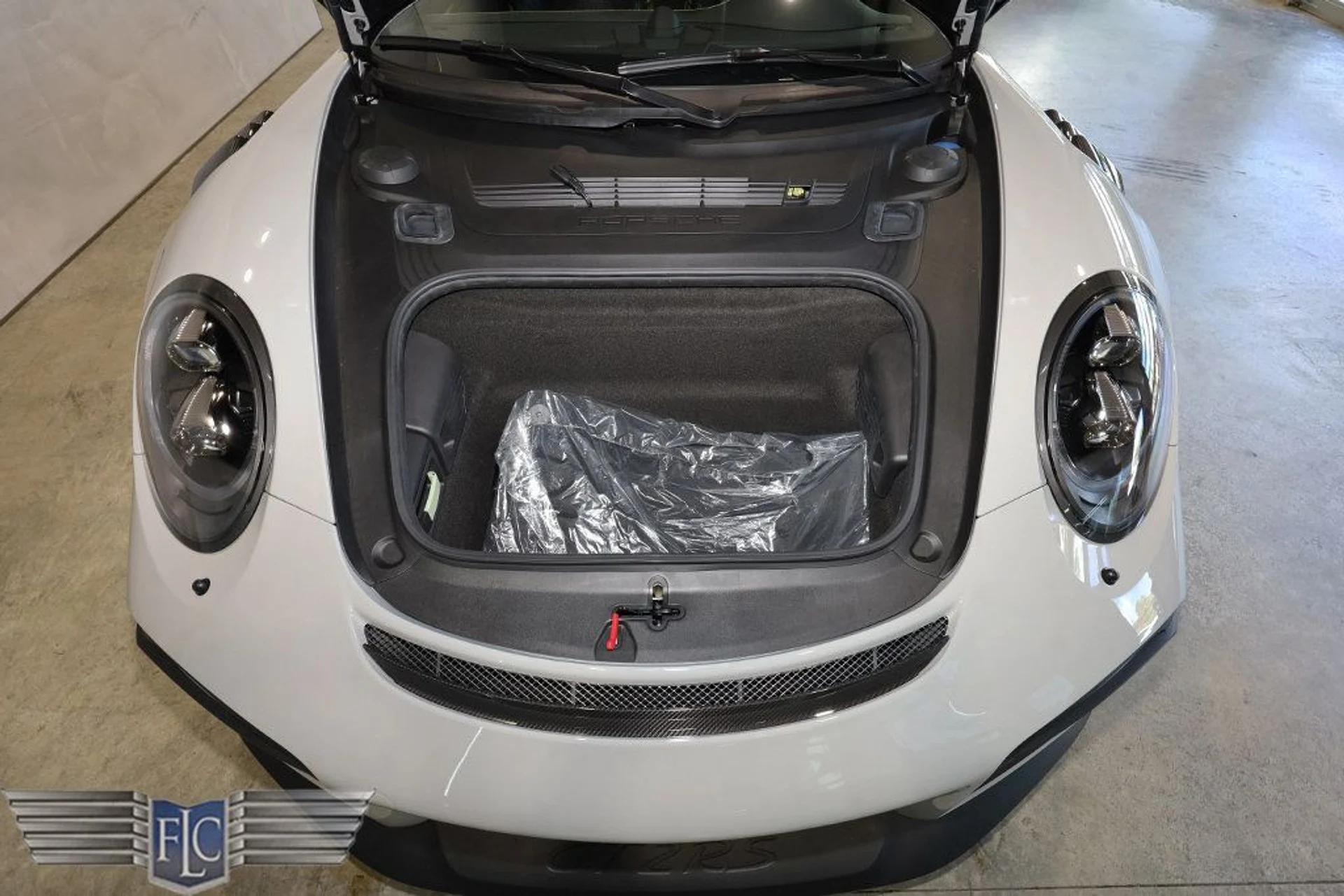 mph042_2320243877_used_2018_porsche_911_gt2rsweissach_9689_22986338_43_1024_40127dcf57