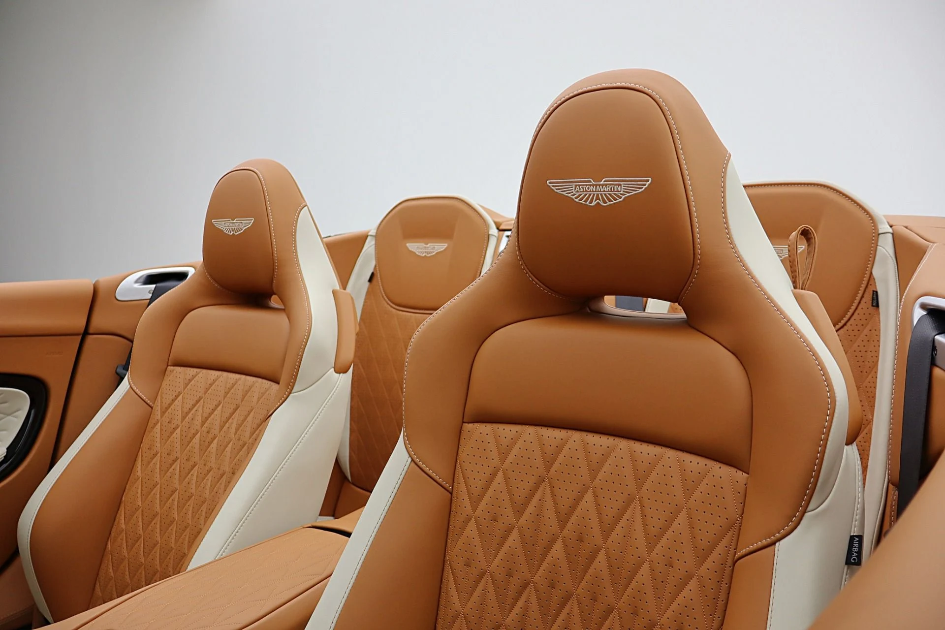 mph042_2322182526_New_2026_Aston_Martin_DB_12_Volante_beac198f63