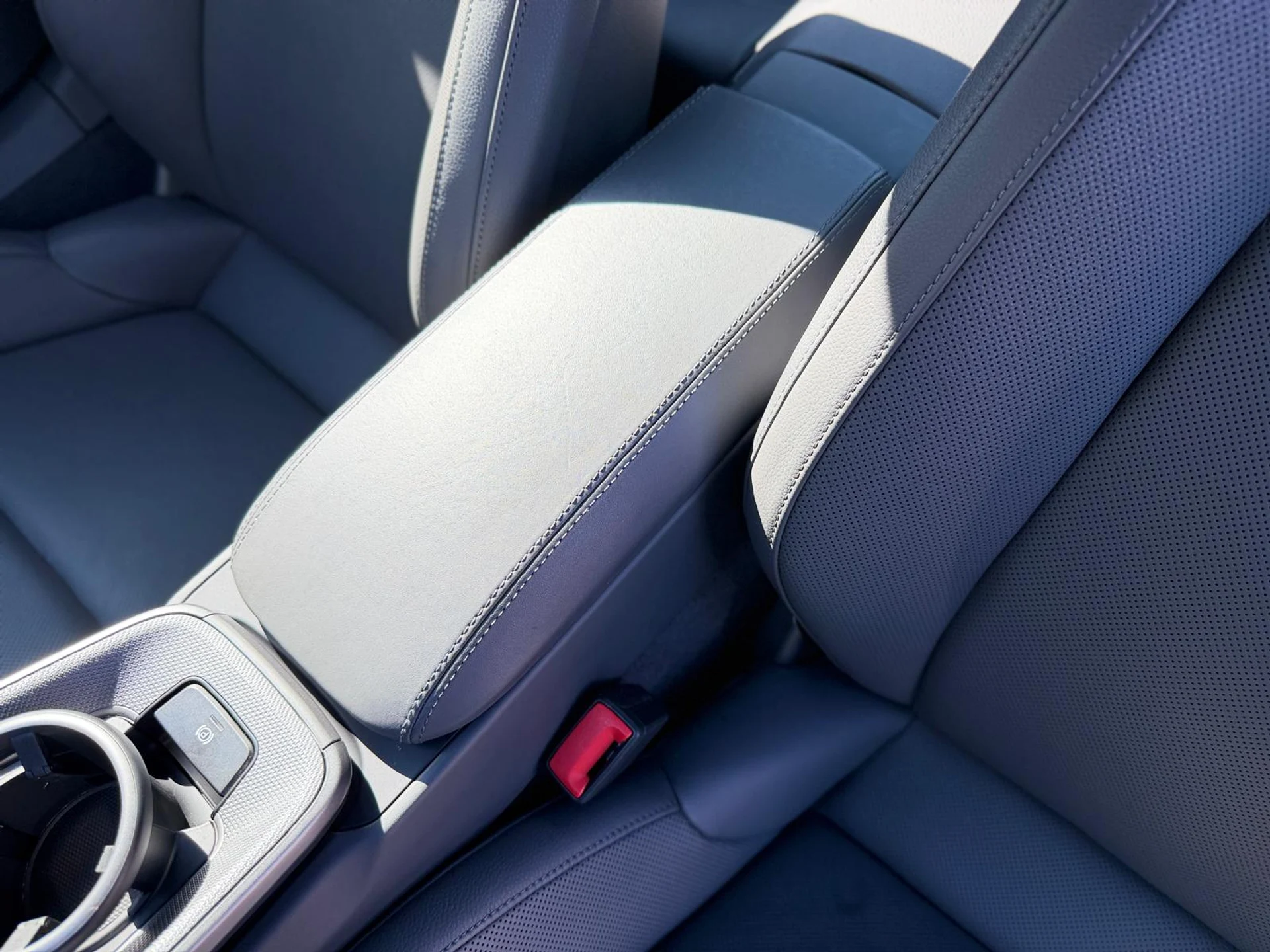 mph042_2323132412_Whats_App_Image_2025_12_26_at_1_33_06_PM_40_e378473c32