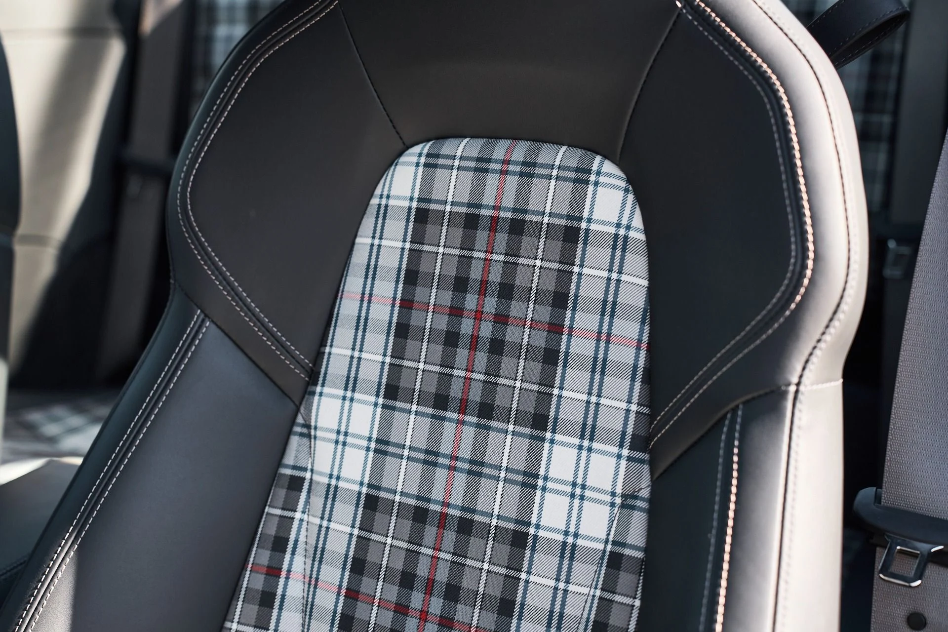 mph042_2327660151_Used_2025_Porsche_911_Turbo_S_1763075493_6e77b629cb