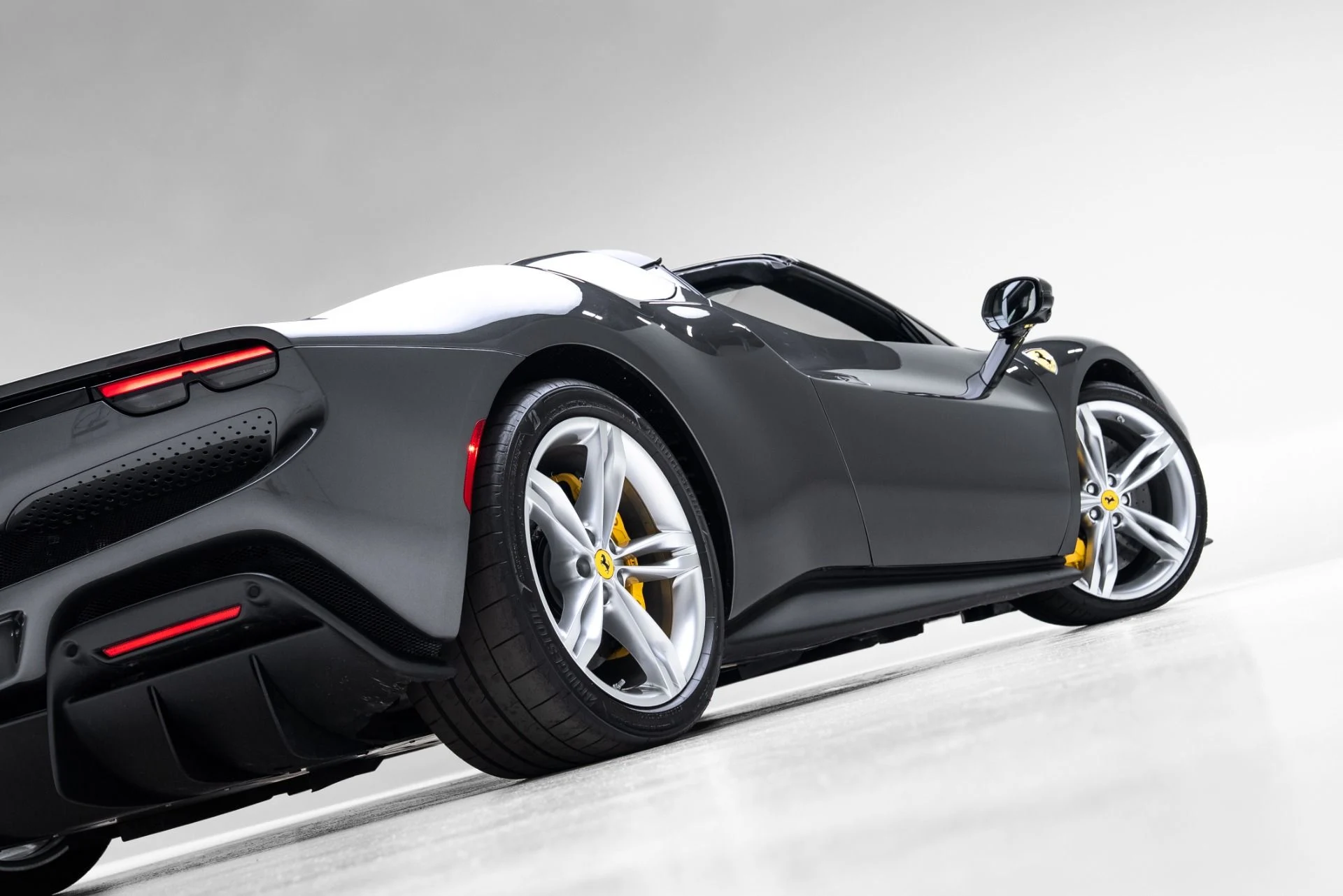 mph042_2338220446_Used_2025_Ferrari_296_GTS_1775518487_562de00231