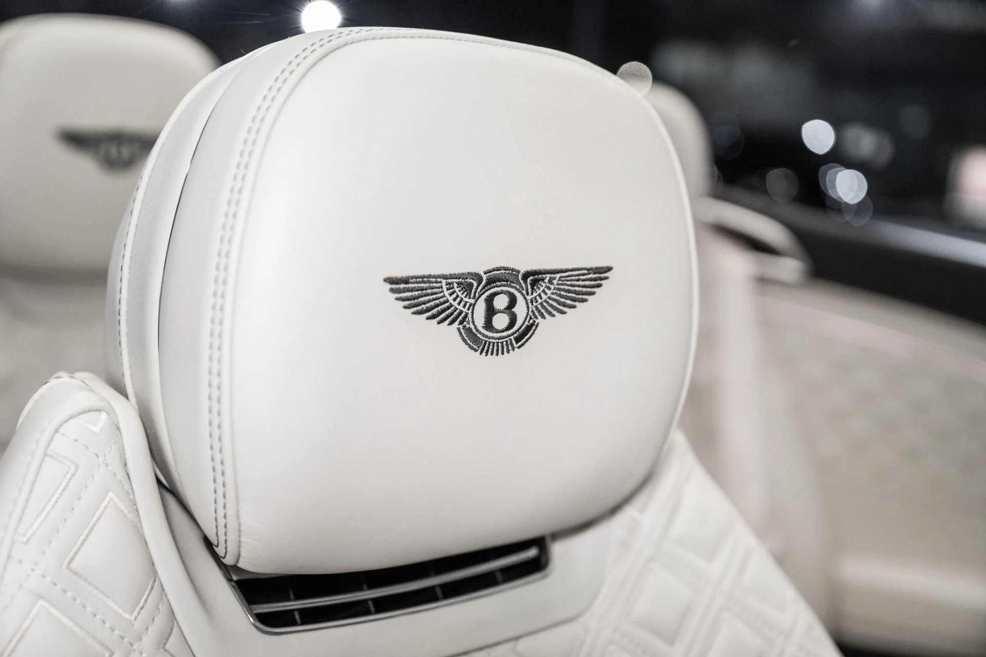 mph042_2340341801_Used_2020_Bentley_Continental_GTC_V8_1739205843_6c66784570