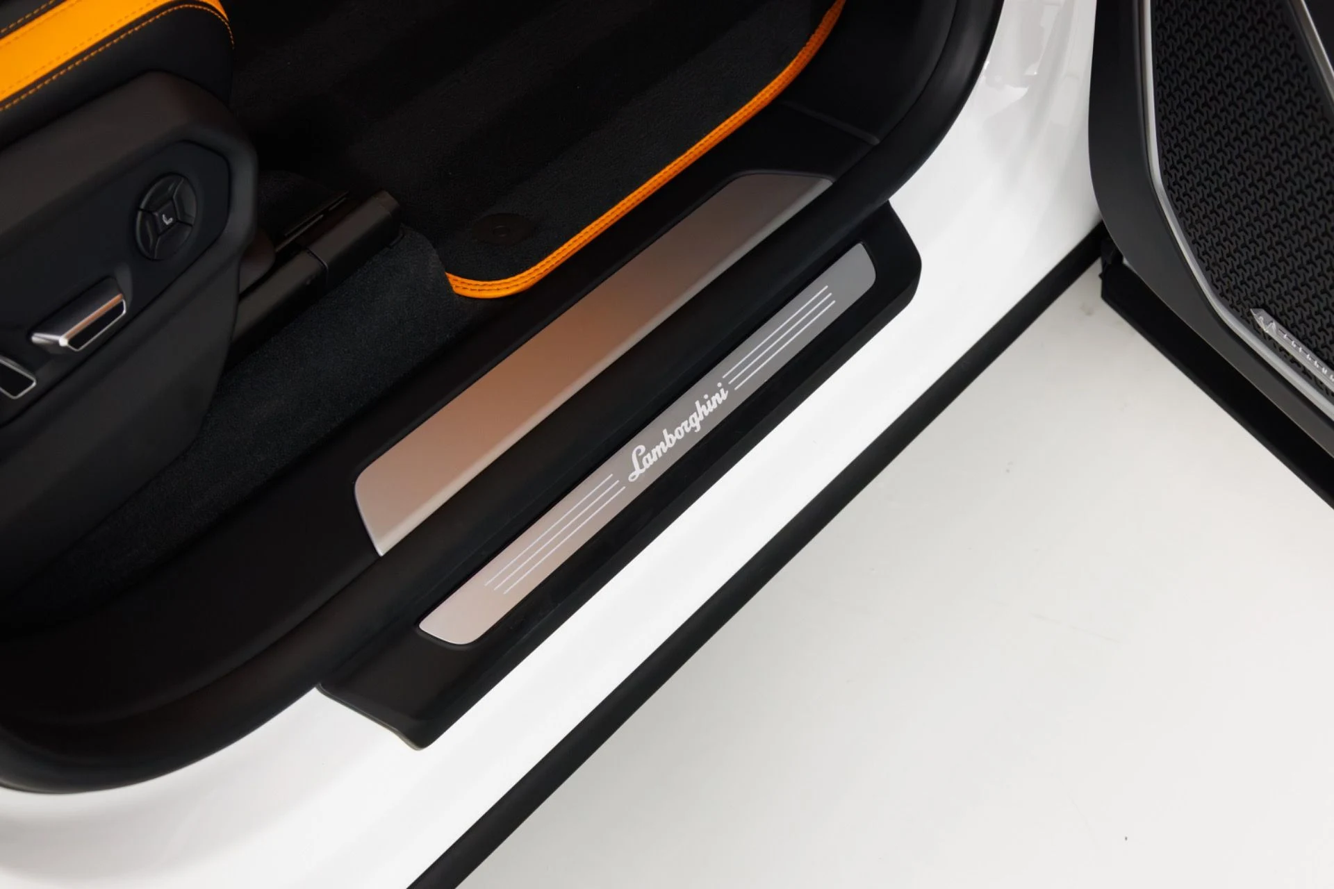 mph042_2340763847_Used_2024_Lamborghini_Urus_S_1775674860_25e0d08e21